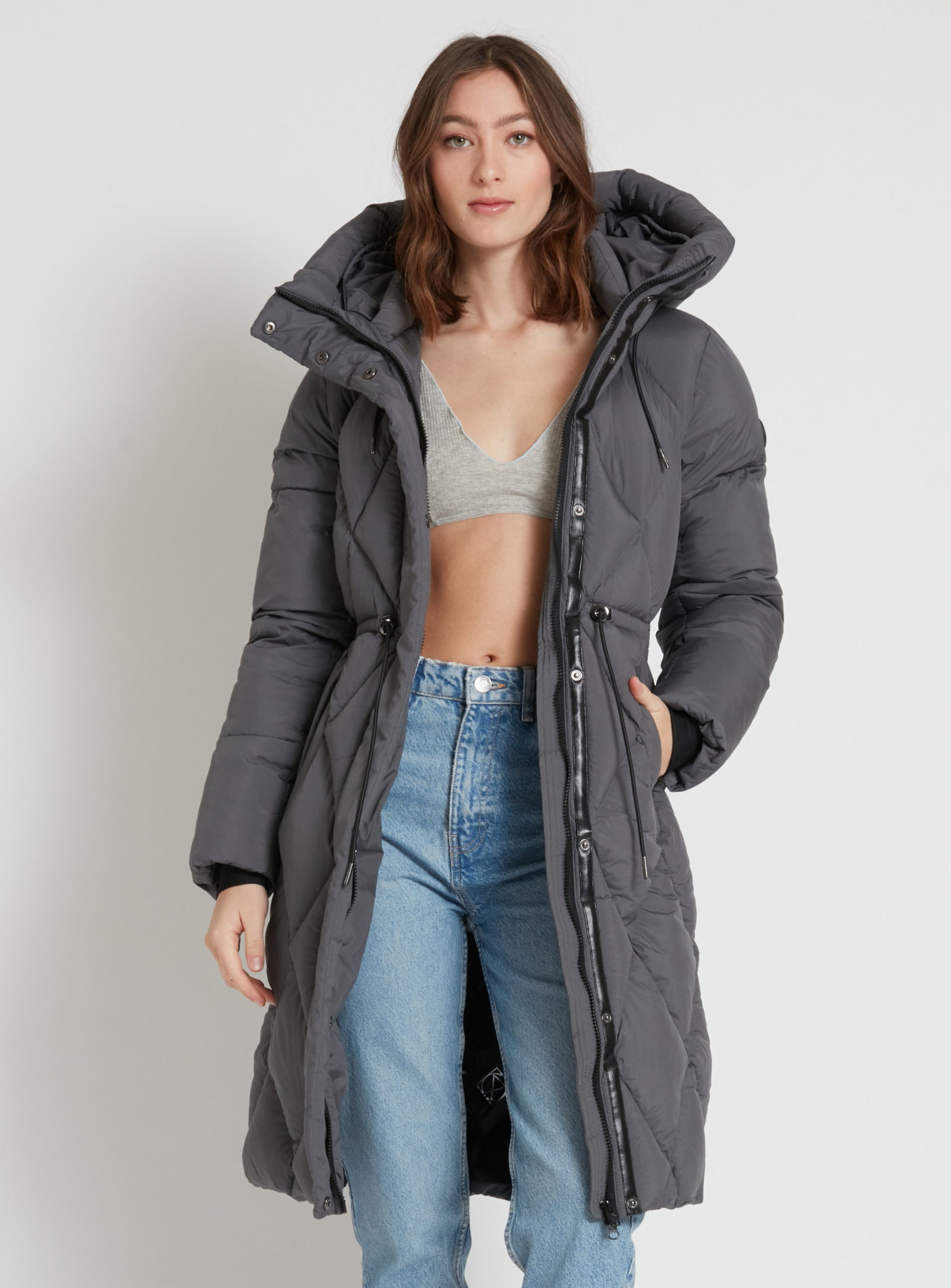 BEBIANA  | Zip front hooded maxi length diamond quilted puffer jacket || BEBIANA |  Doudoune longue matelassée à capuche zippée sur le devant