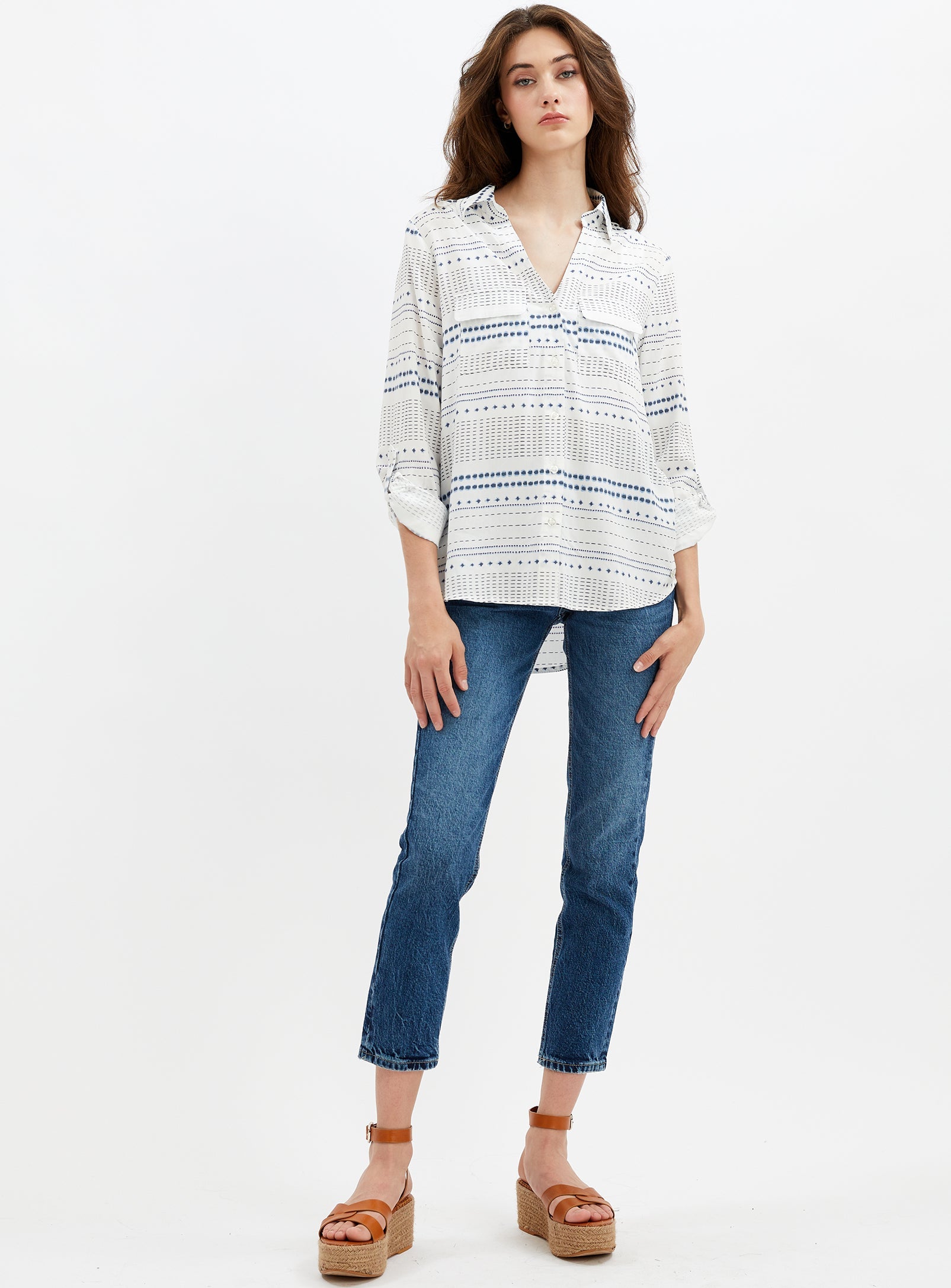 SUZANE | Convertible sleeve open neck printed blouse || SUZANE | Chemisier imprimé à manches convertibles et col ouvert