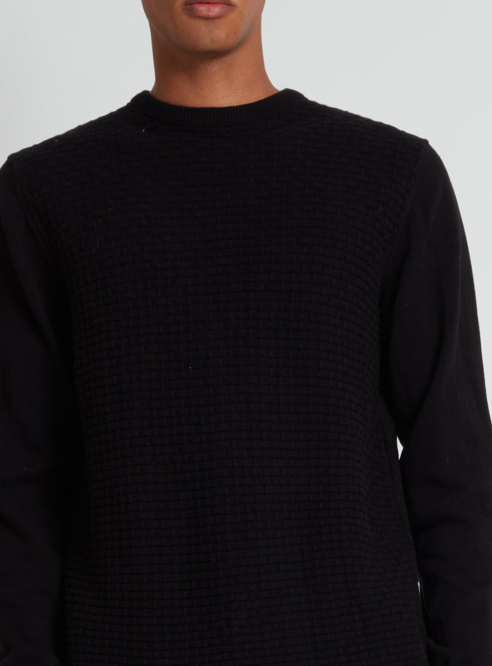 SWEN  | Cotton crewneck fine gauge sweater || SWEN |  Chandail fin en coton à col ras du cou