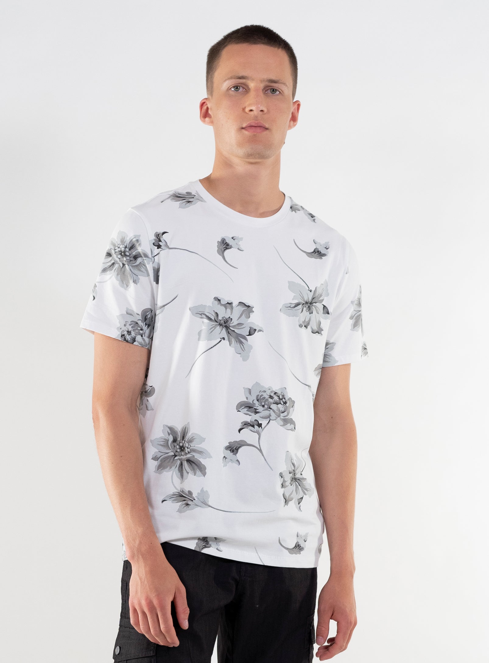 RELY | Floral printed t-shirt || RELY | T-shirt imprimé fleuri