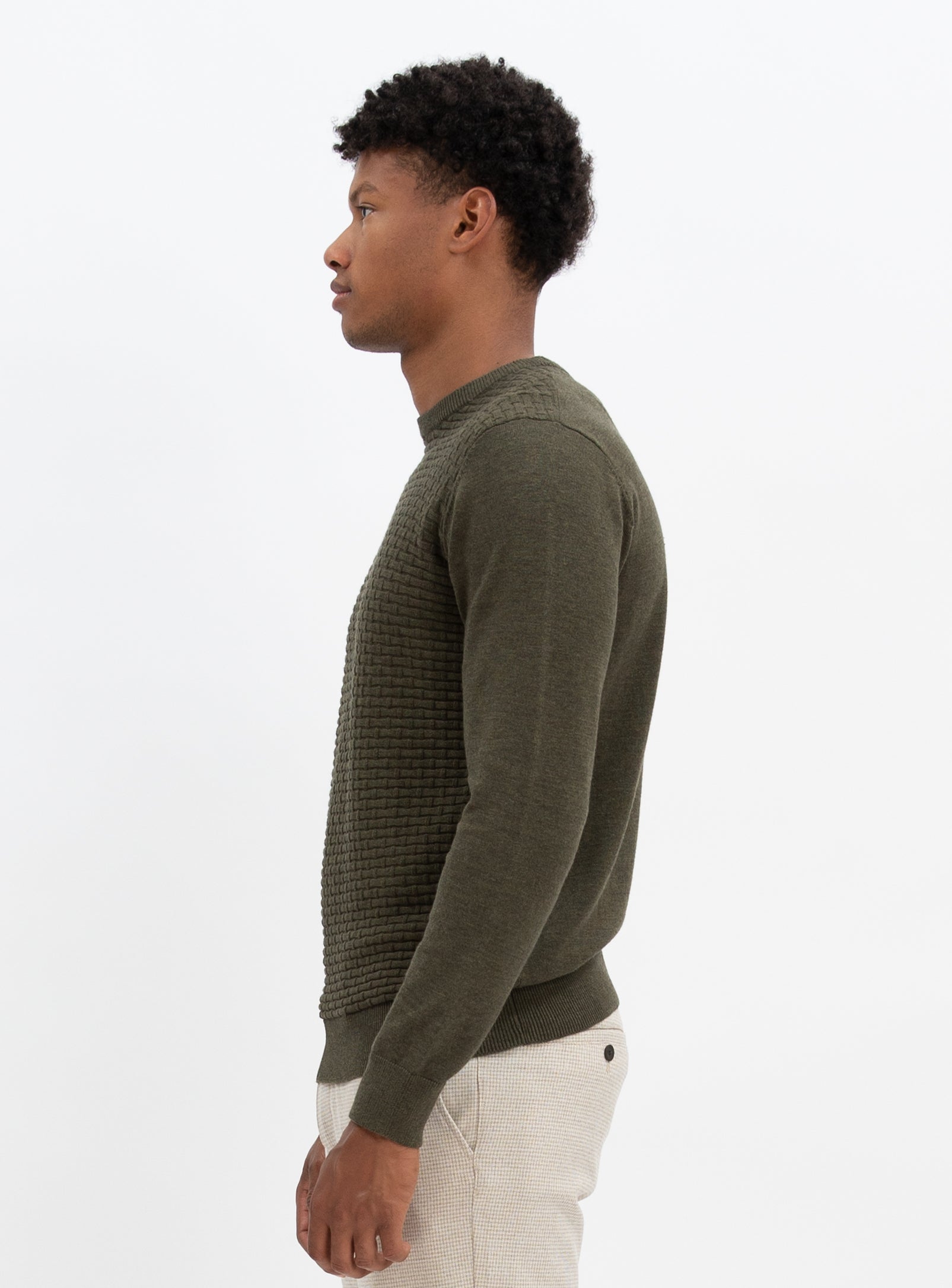 SWEN  | Cotton crewneck fine gauge sweater || SWEN |  Chandail fin en coton à col ras du cou