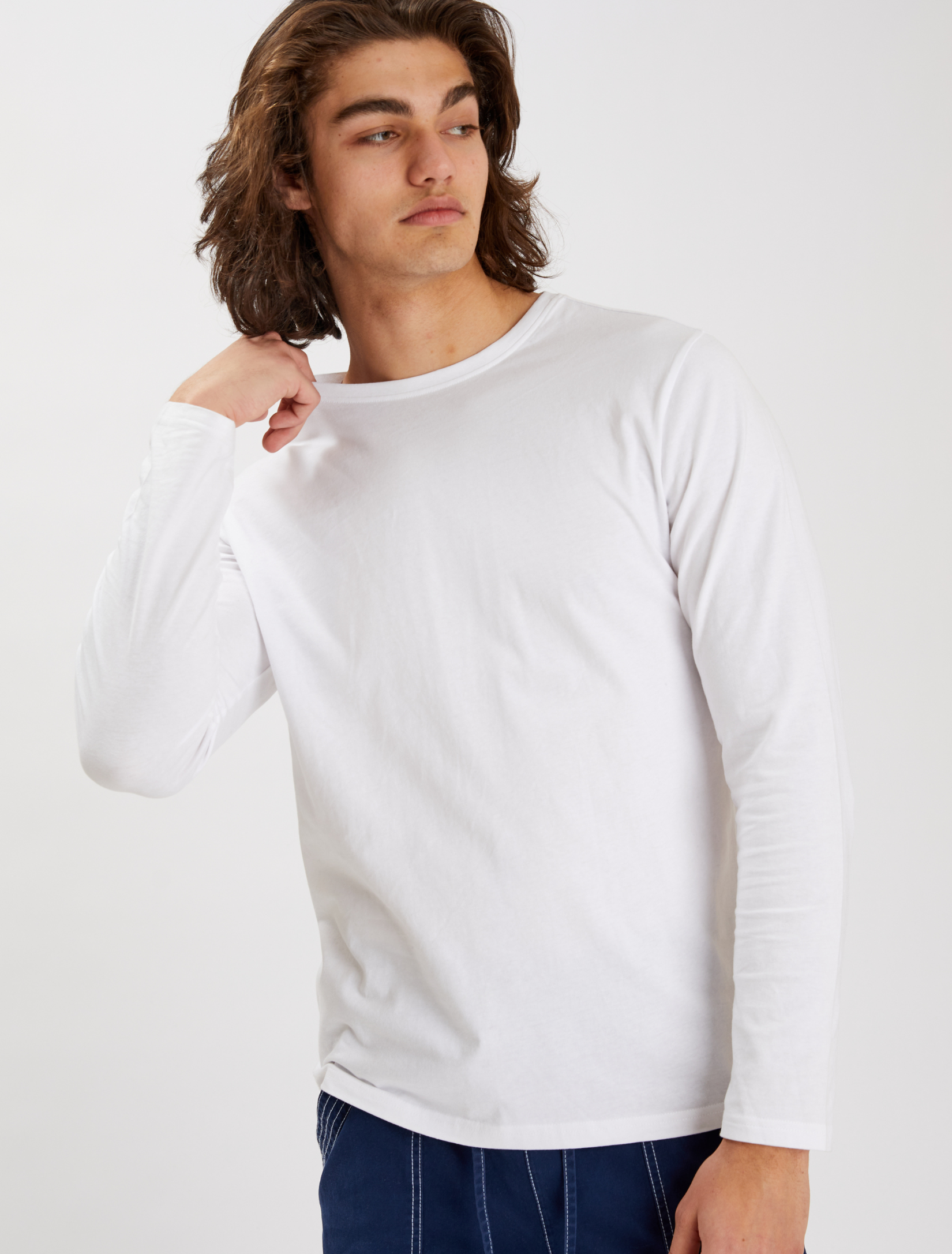 KEL | Long sleeve basic cotton crewneck T-shirt || KEL | T-shirt basique à manches longues et col rond en coton