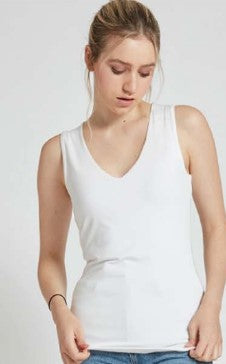 GIGI | Basic v-neck camisole || GIGI | Camisole col en v basique