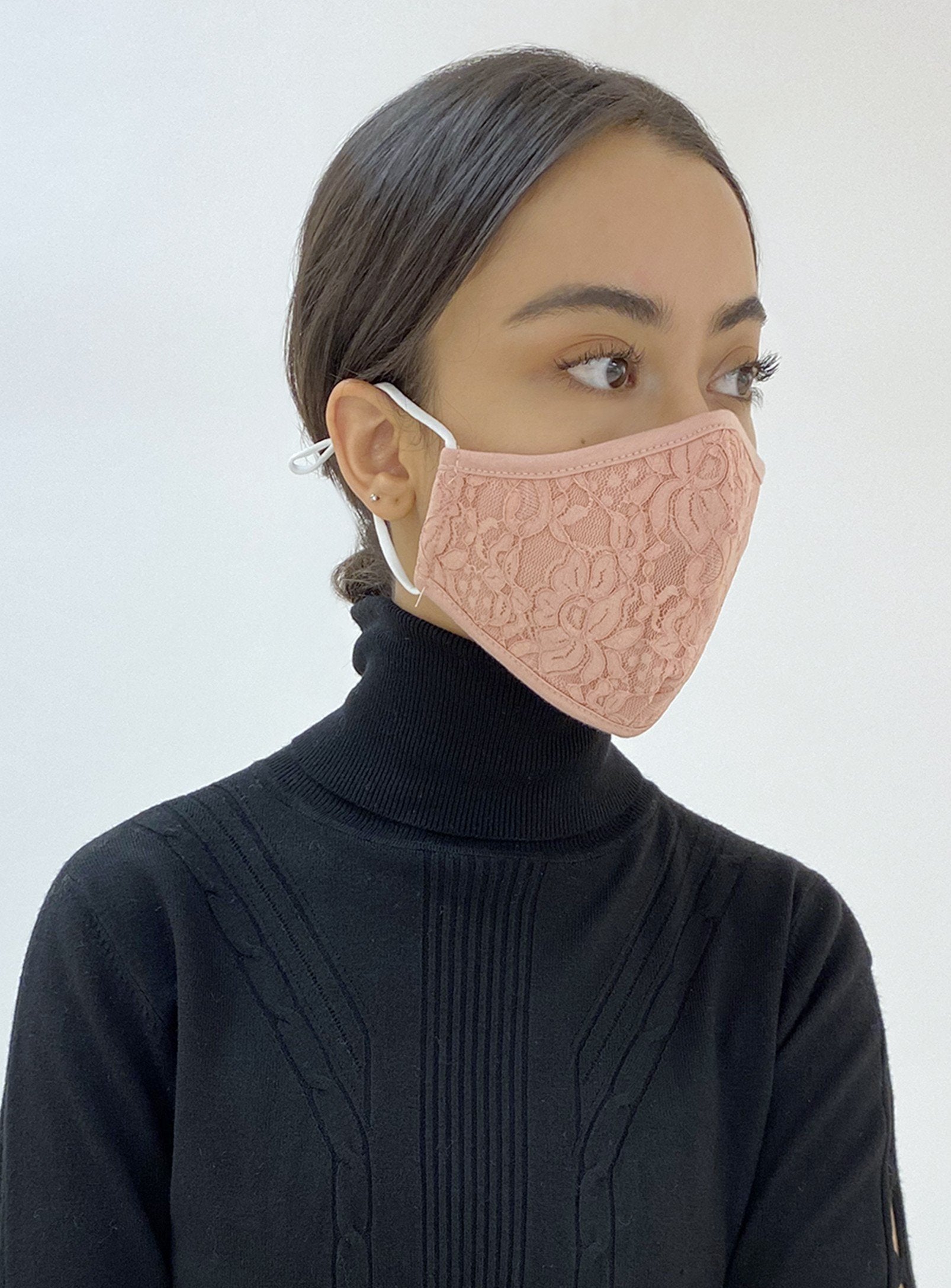 REUSABLE 3 LAYER MASK | A PACK OF 3 MASKS-BLACK||MASQUE RÉUTILISABLE 3 COUCHES | UN PACK DE 3 MASQUES-NOIR