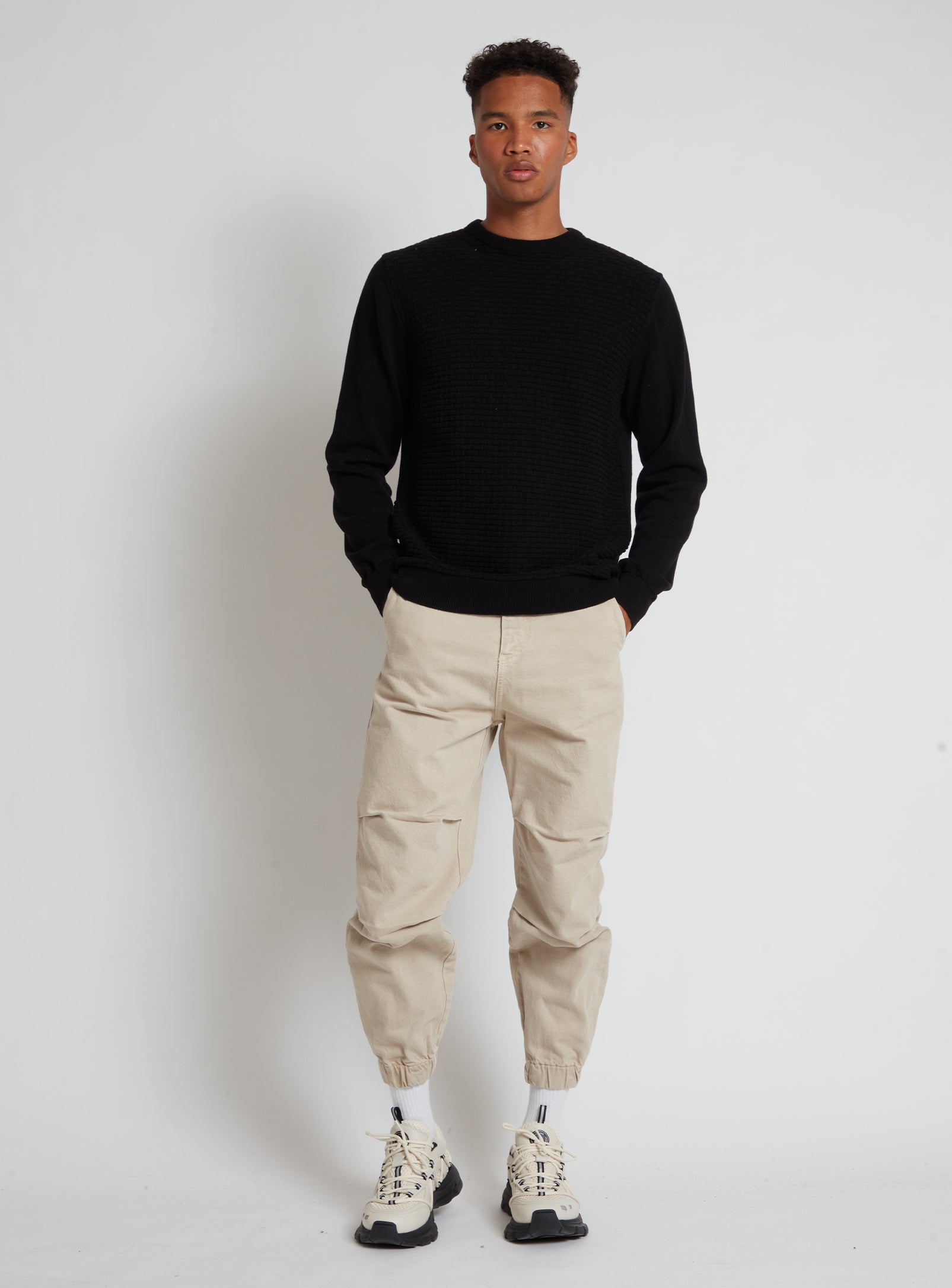 SWEN  | Cotton crewneck fine gauge sweater || SWEN |  Chandail fin en coton à col ras du cou