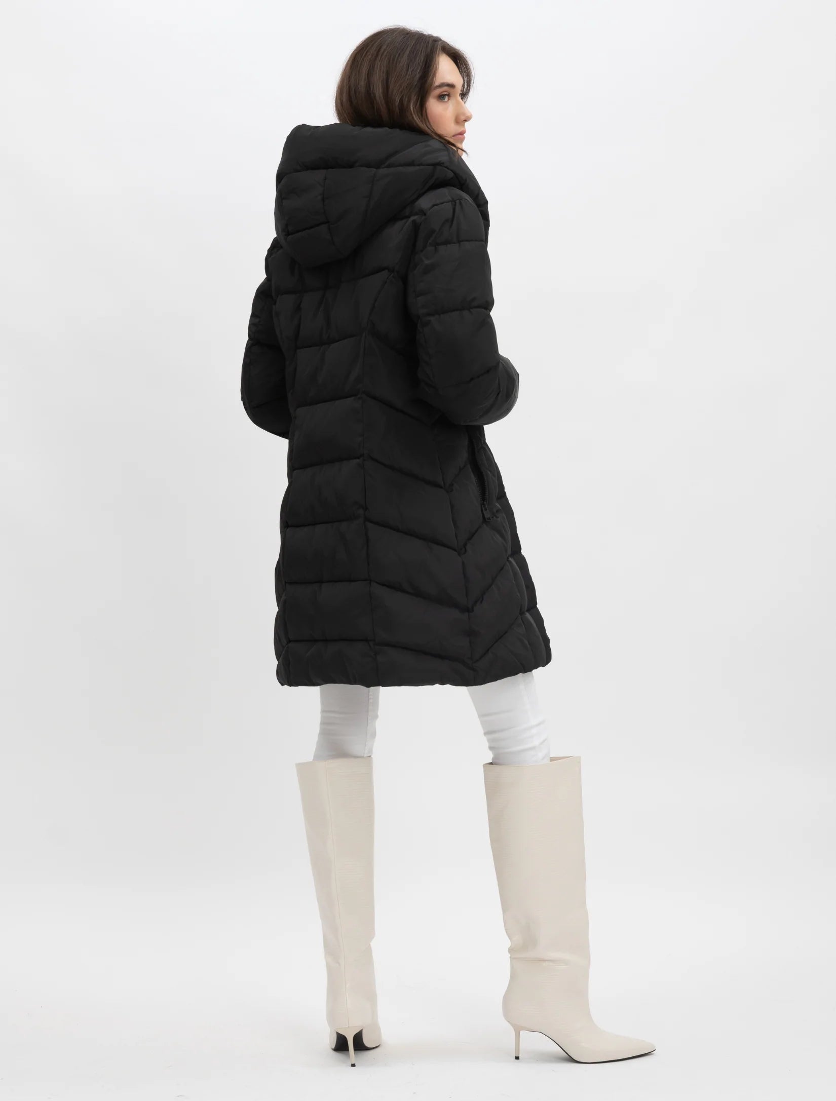 CAROLINE | quilted long puffer jacket || CAROLINE | Doudoune longue matelassée à encolure contrastée avec capuche coussin