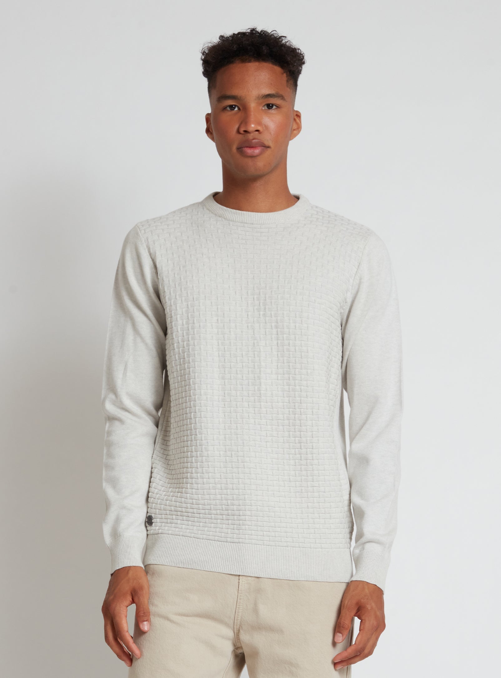 SWEN  | Cotton crewneck fine gauge sweater || SWEN |  Chandail fin en coton à col ras du cou