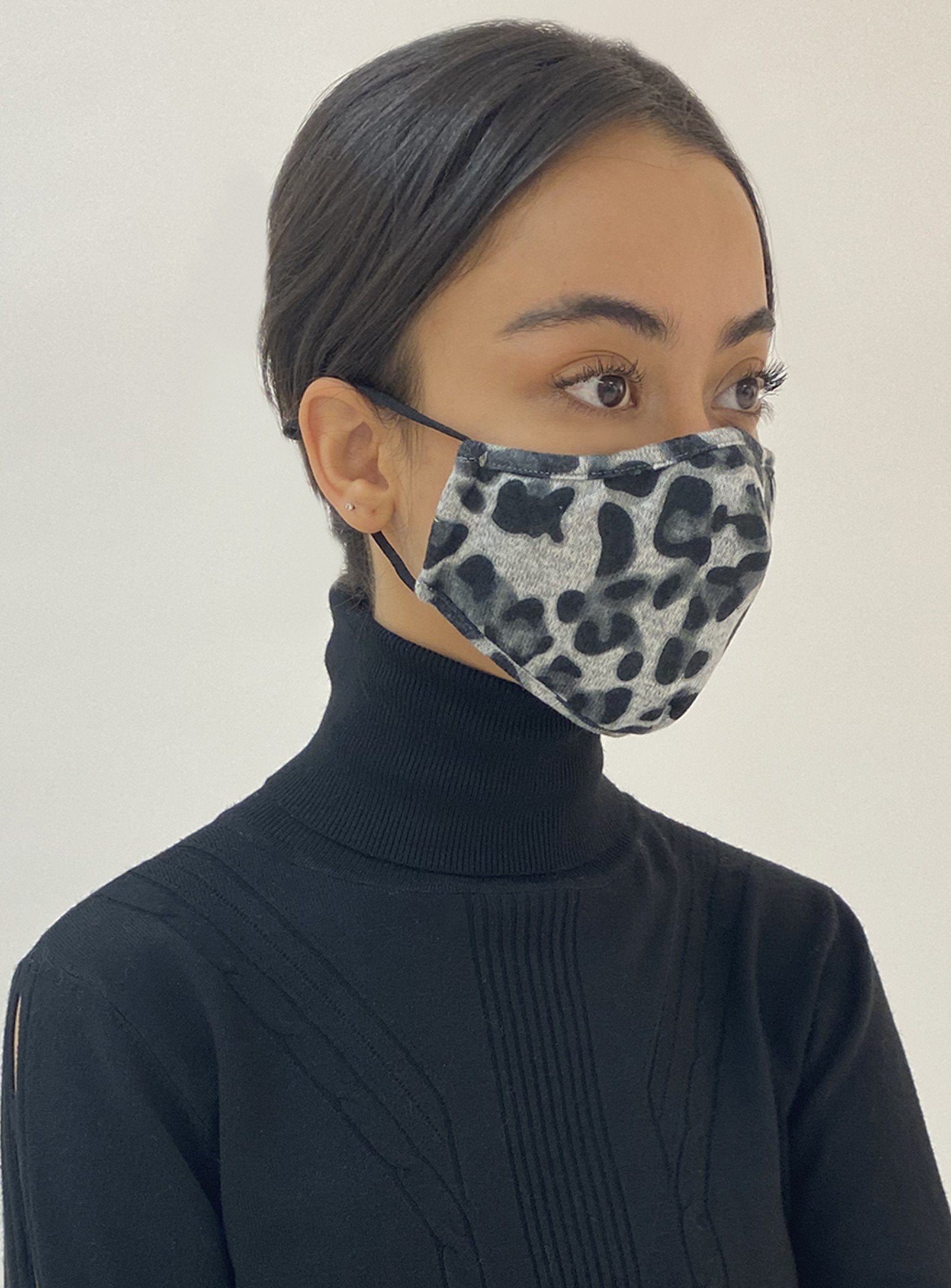 REUSABLE 3 LAYER MASK | A PACK OF 3 MASKS-LIGHTGREY||MASQUE RÉUTILISABLE 3 COUCHES | UN PACK DE 3 MASQUES-GRIS CLAIR