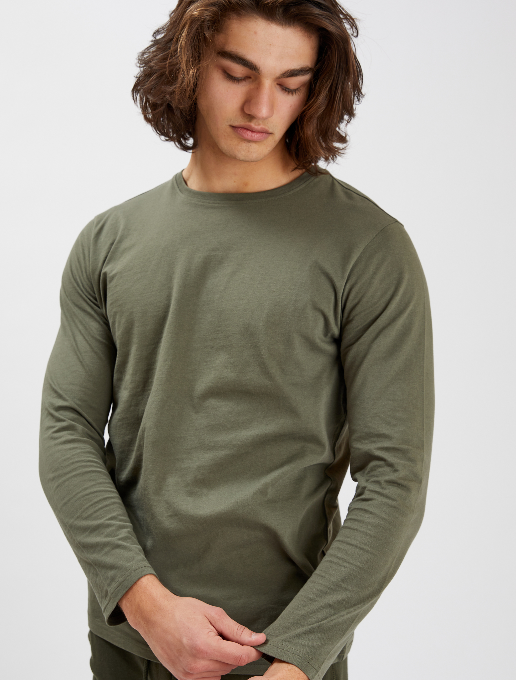 KEL | Long sleeve basic cotton crewneck T-shirt || KEL | T-shirt basique à manches longues et col rond en coton