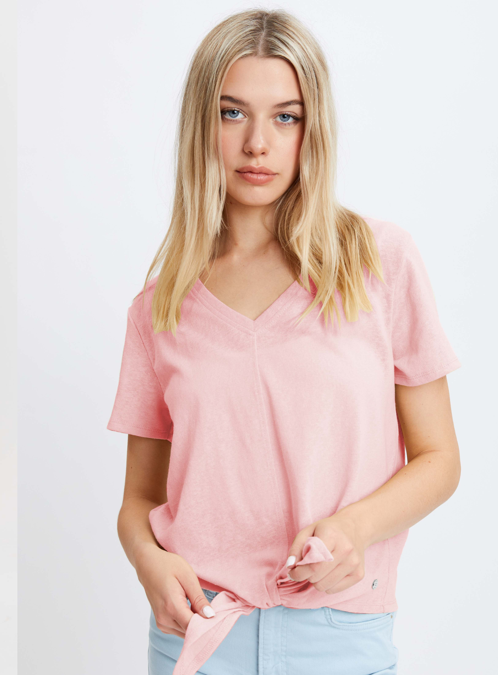 CARO | Short sleeve v-neck tie front knit top || CARO | Haut en tricot à manches courtes et col en V à nouer sur le devant