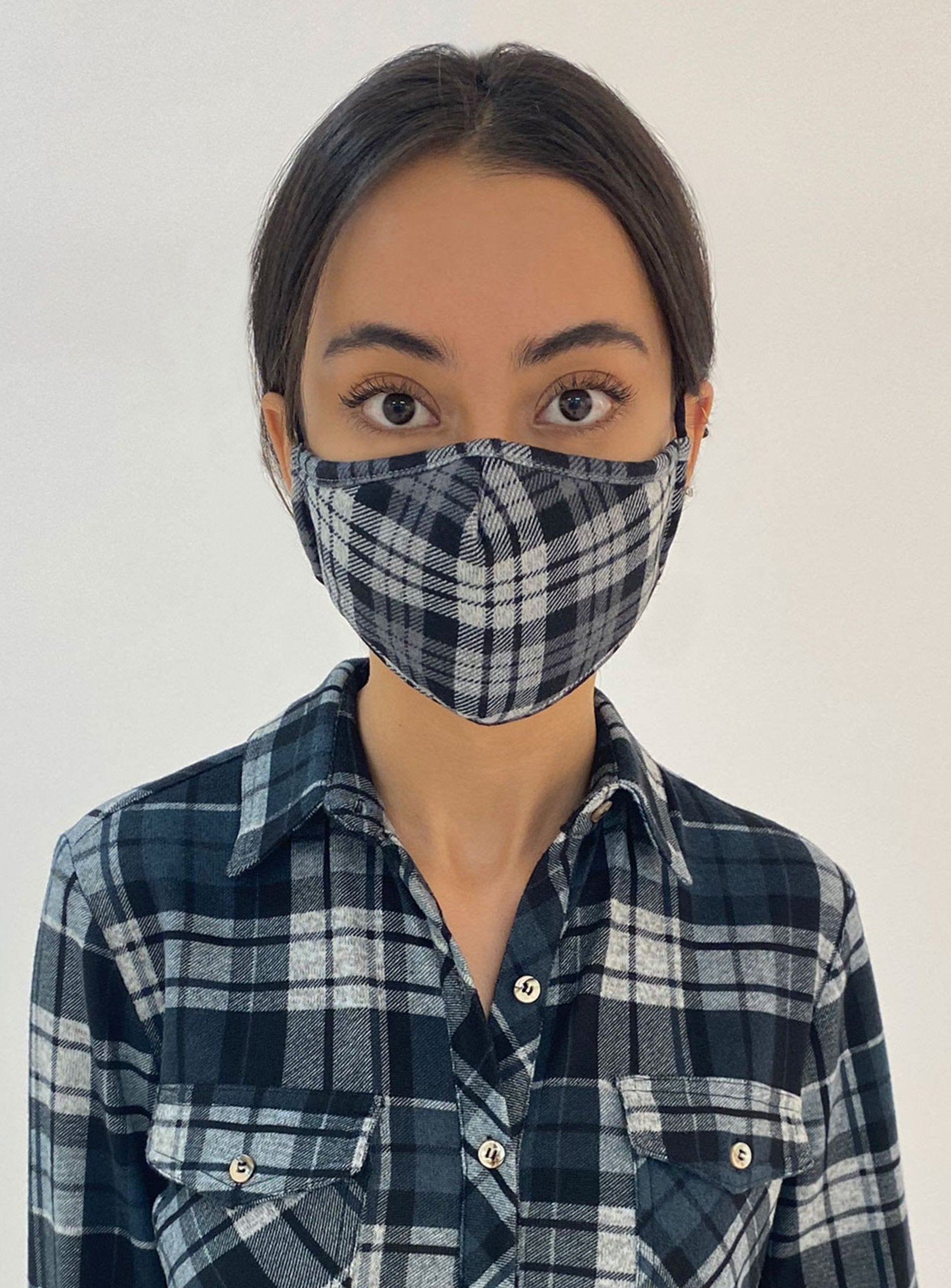 REUSABLE 3 LAYER MASK | A PACK OF 3 MASKS-GREY||MASQUE RÉUTILISABLE 3 COUCHES | UN PACK DE 3 MASQUES