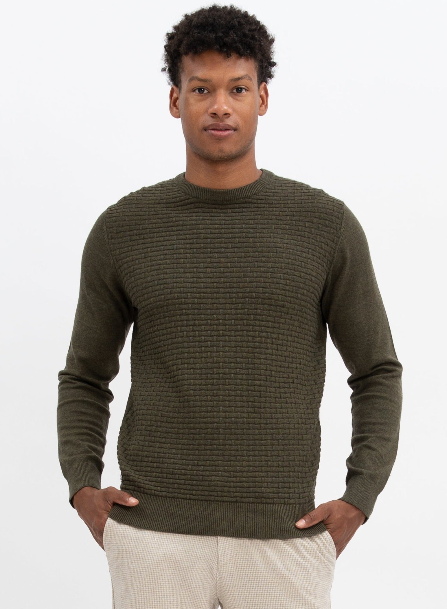 SWEN  | Cotton crewneck fine gauge sweater || SWEN |  Chandail fin en coton à col ras du cou