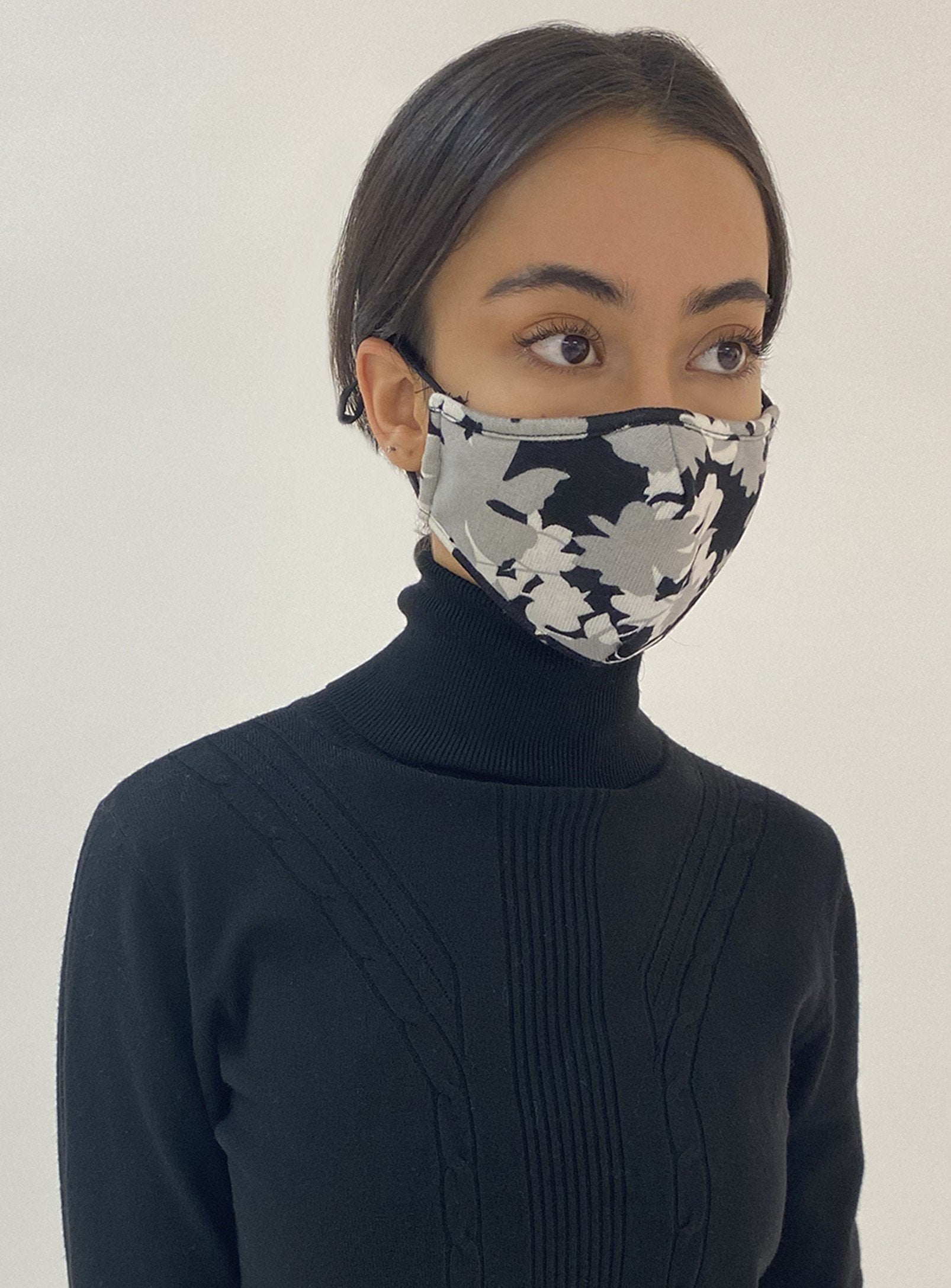 REUSABLE 3 LAYER MASK | A PACK OF 3 MASKS-GREY||MASQUE RÉUTILISABLE 3 COUCHES | UN PACK DE 3 MASQUES