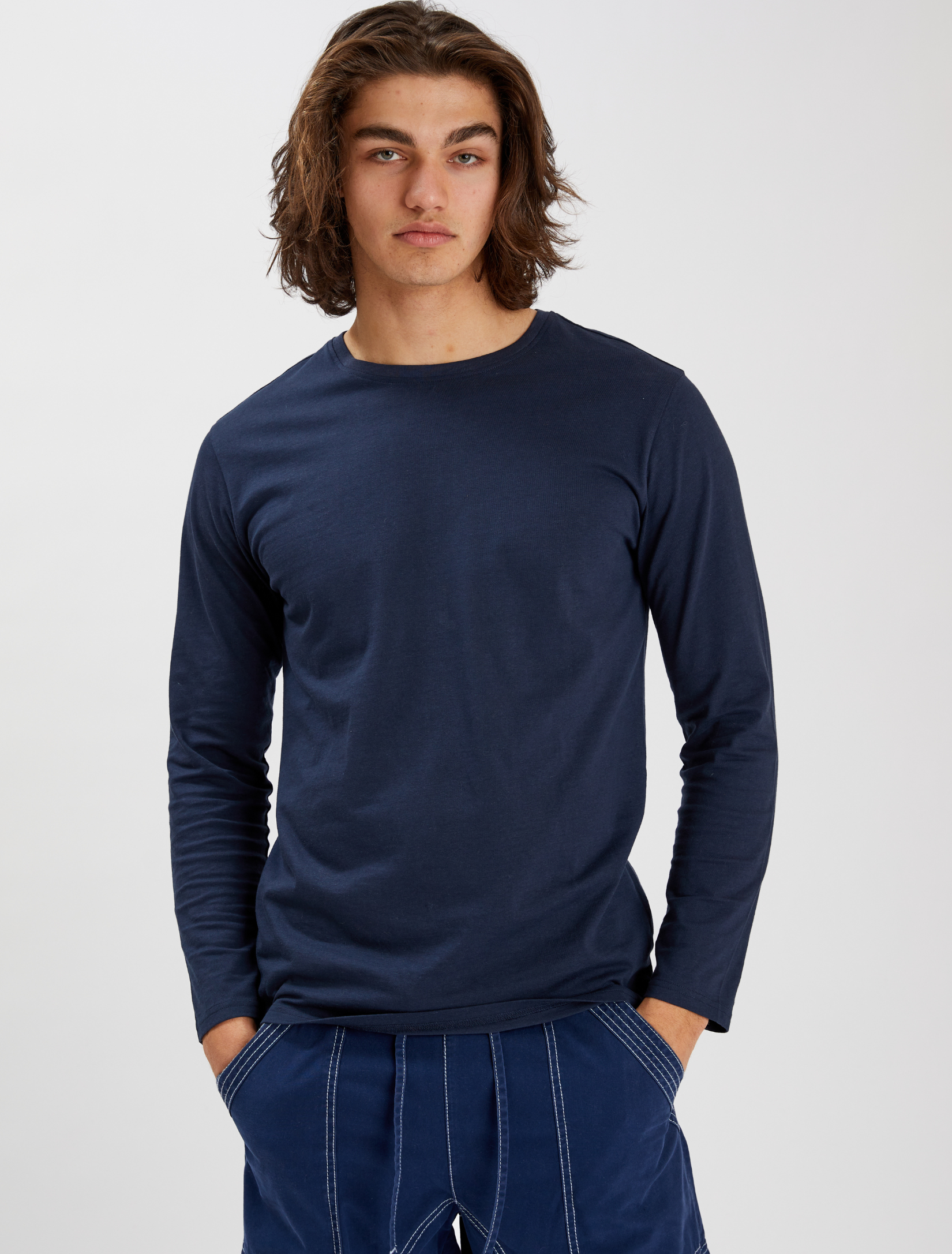 KEL | Long sleeve basic cotton crewneck T-shirt || KEL | T-shirt basique à manches longues et col rond en coton