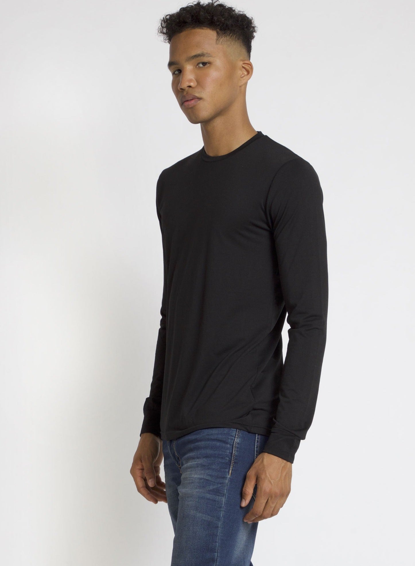 KEL | Long sleeve basic cotton crewneck T-shirt || KEL | T-shirt basique à manches longues et col rond en coton