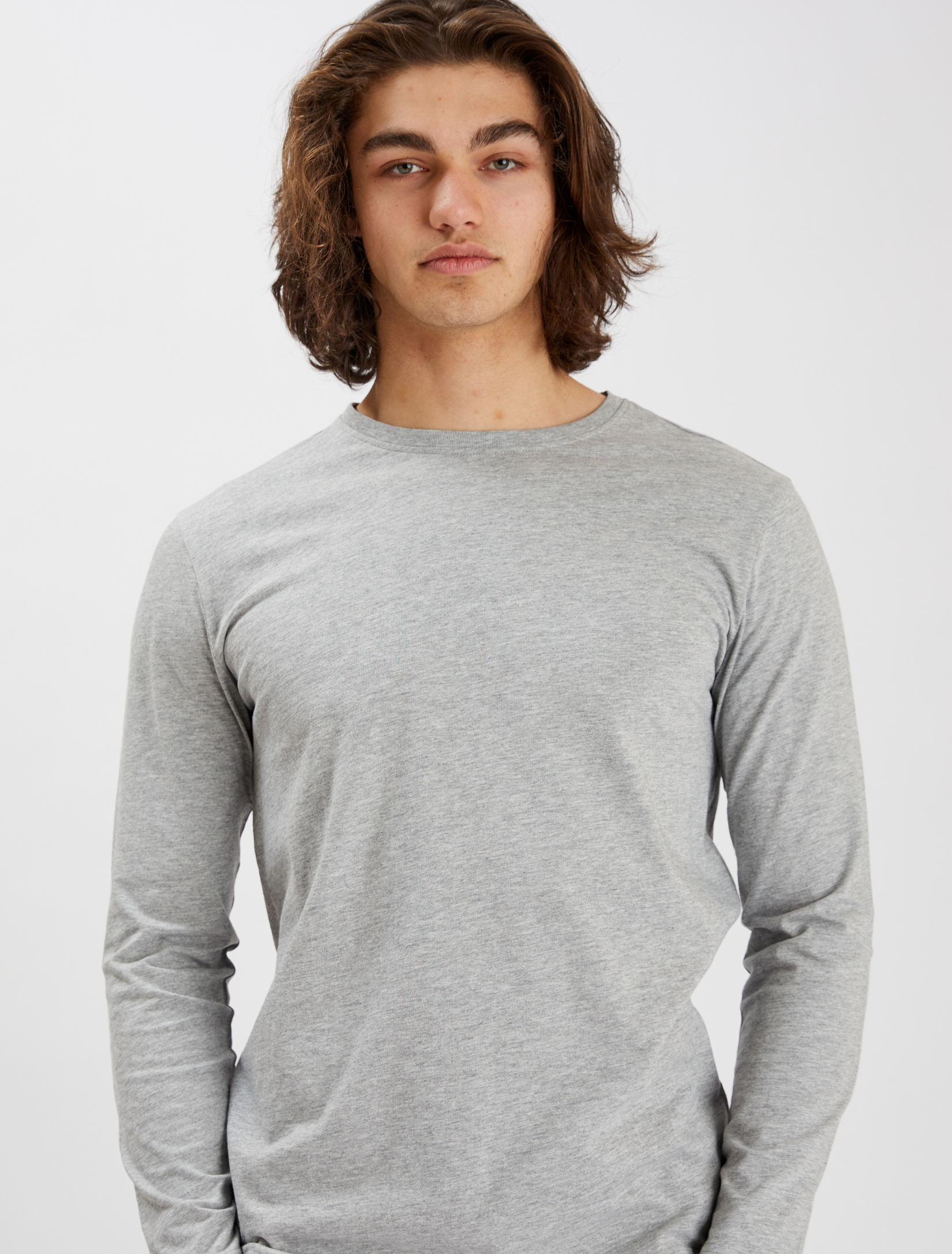 KEL | Long sleeve basic cotton crewneck T-shirt || KEL | T-shirt basique à manches longues et col rond en coton