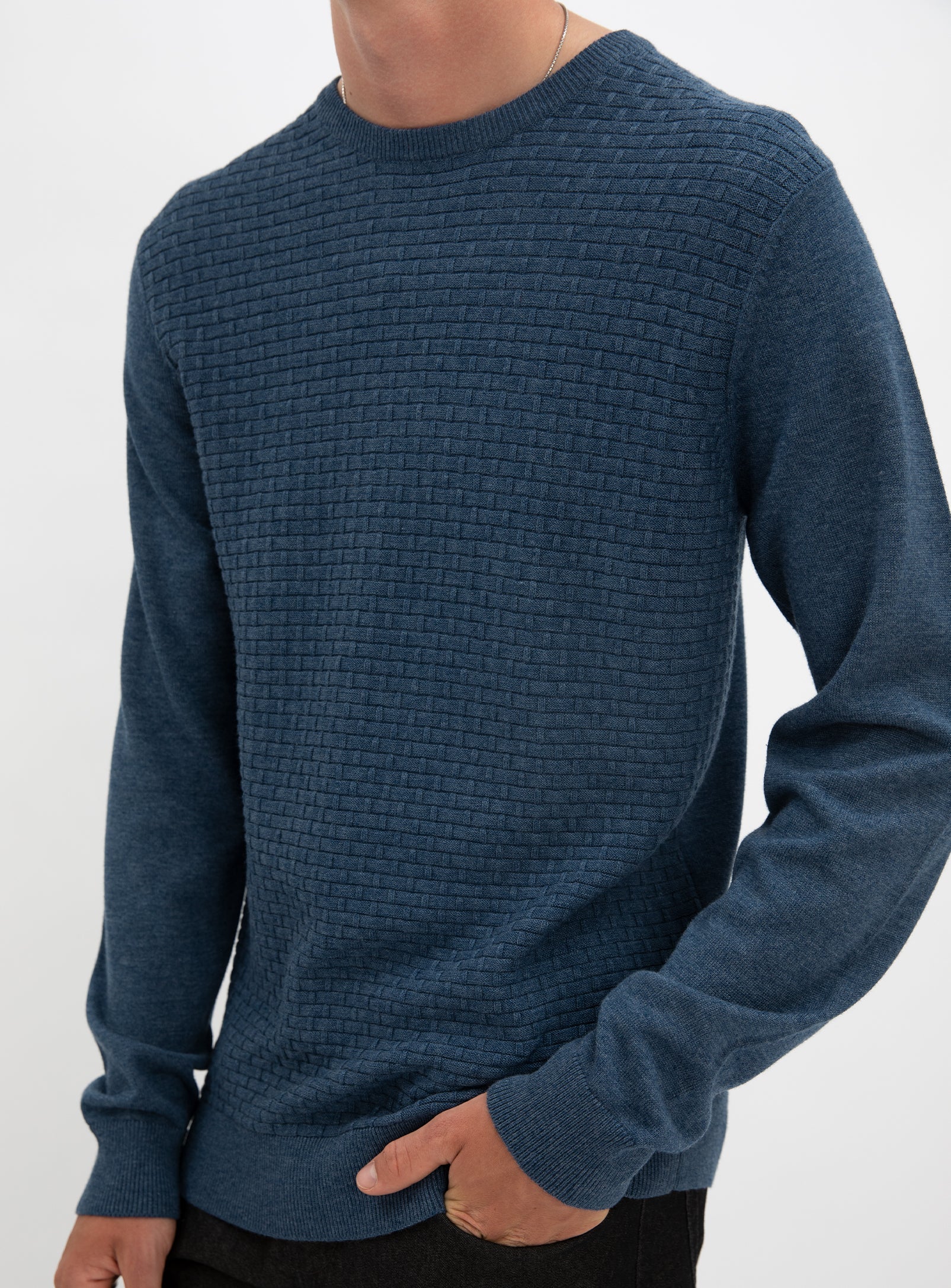 SWEN  | Cotton crewneck fine gauge sweater || SWEN |  Chandail fin en coton à col ras du cou
