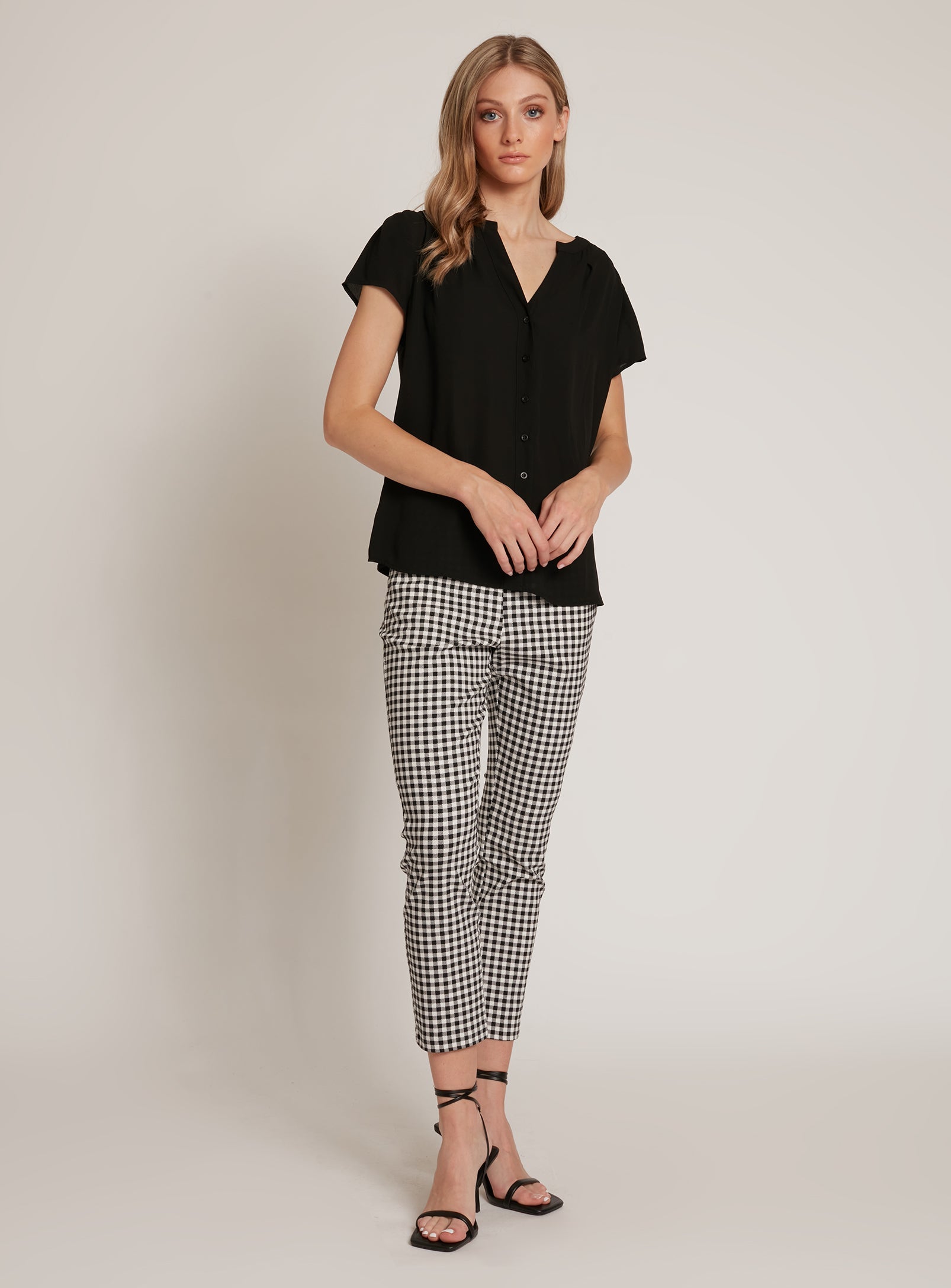 ZELA | Cap sleeve button front blouse || ZELA | Chemisier boutonné à mancherons