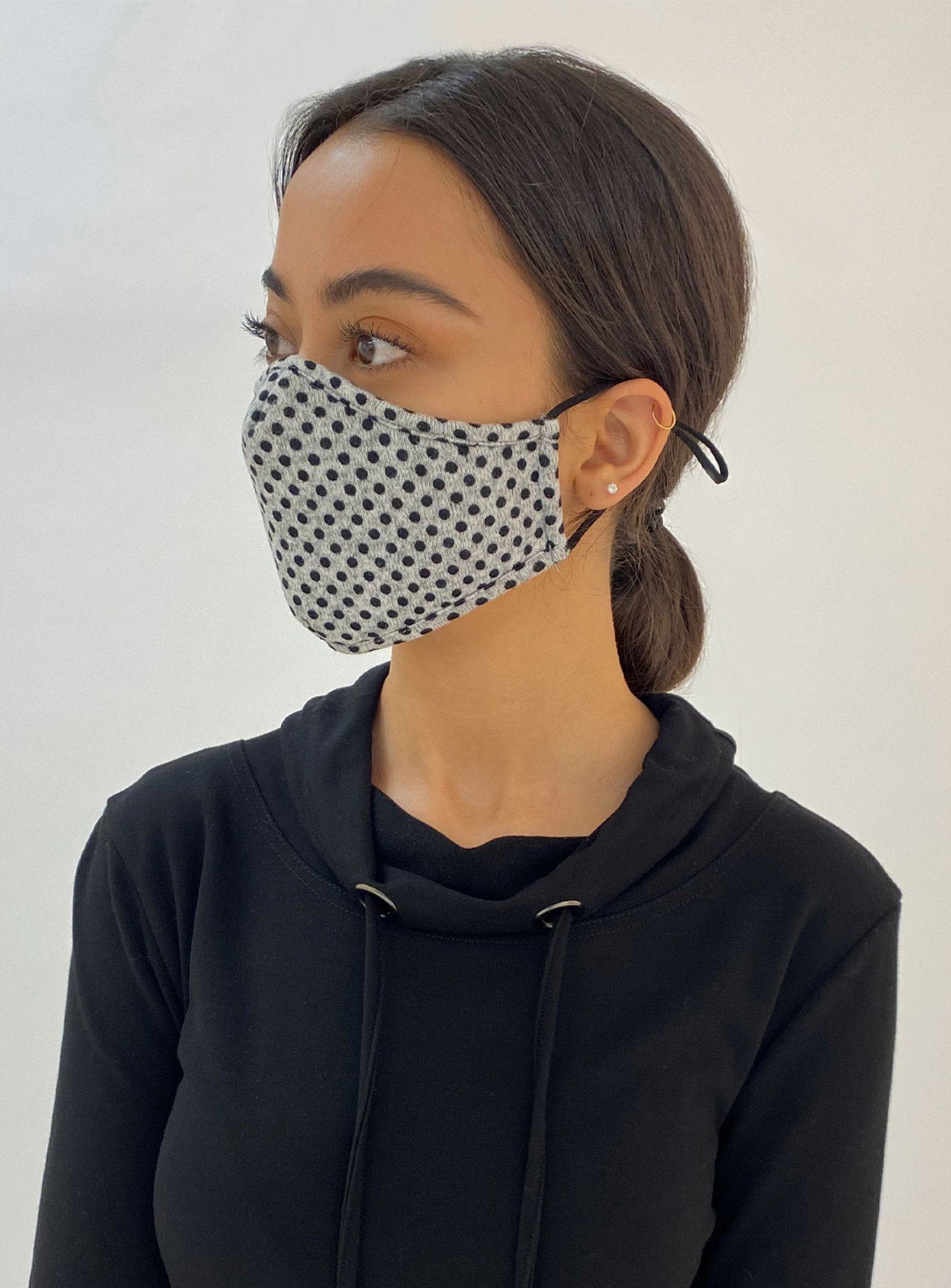 REUSABLE 3 LAYER MASK | A PACK OF 3 MASKS-GREY||MASQUE RÉUTILISABLE 3 COUCHES | UN PACK DE 3 MASQUES-GRIS