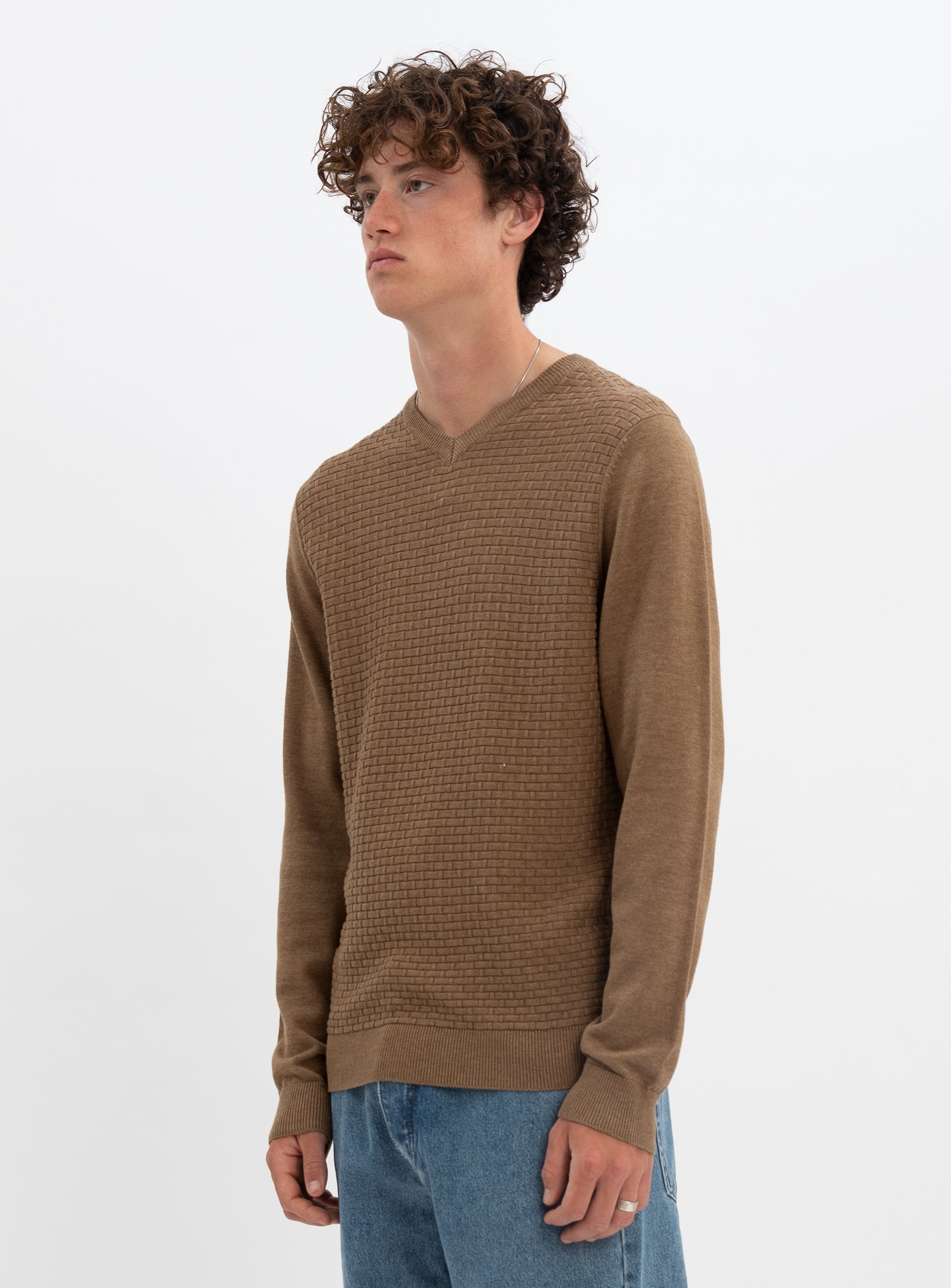 STEN  | Cotton v neck fine gauge sweater || STEN |  Chandail fin en coton à col v