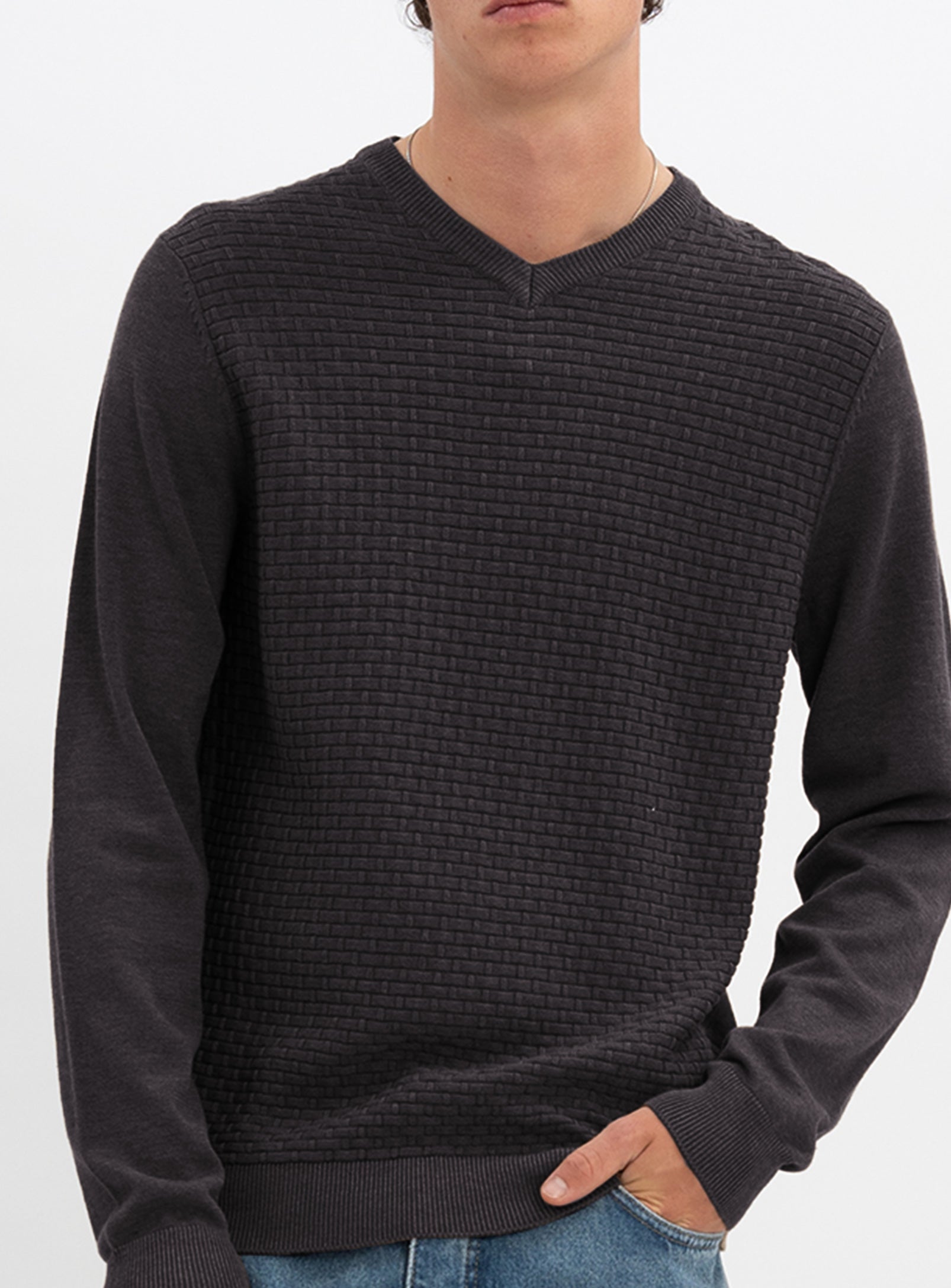 STEN  | Cotton v neck fine gauge sweater || STEN |  Chandail fin en coton à col v