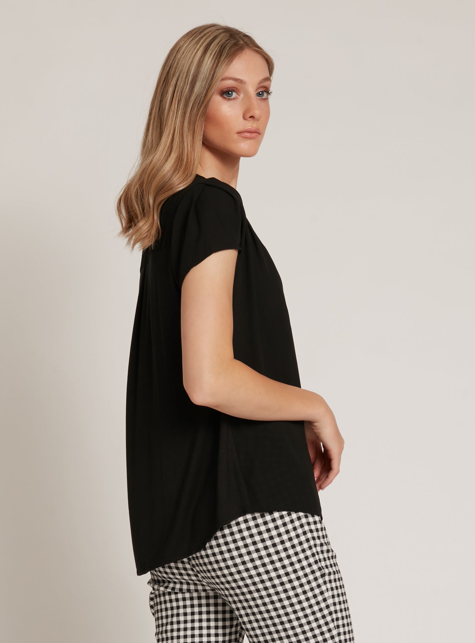 ZELA | Cap sleeve button front blouse || ZELA | Chemisier boutonné à mancherons