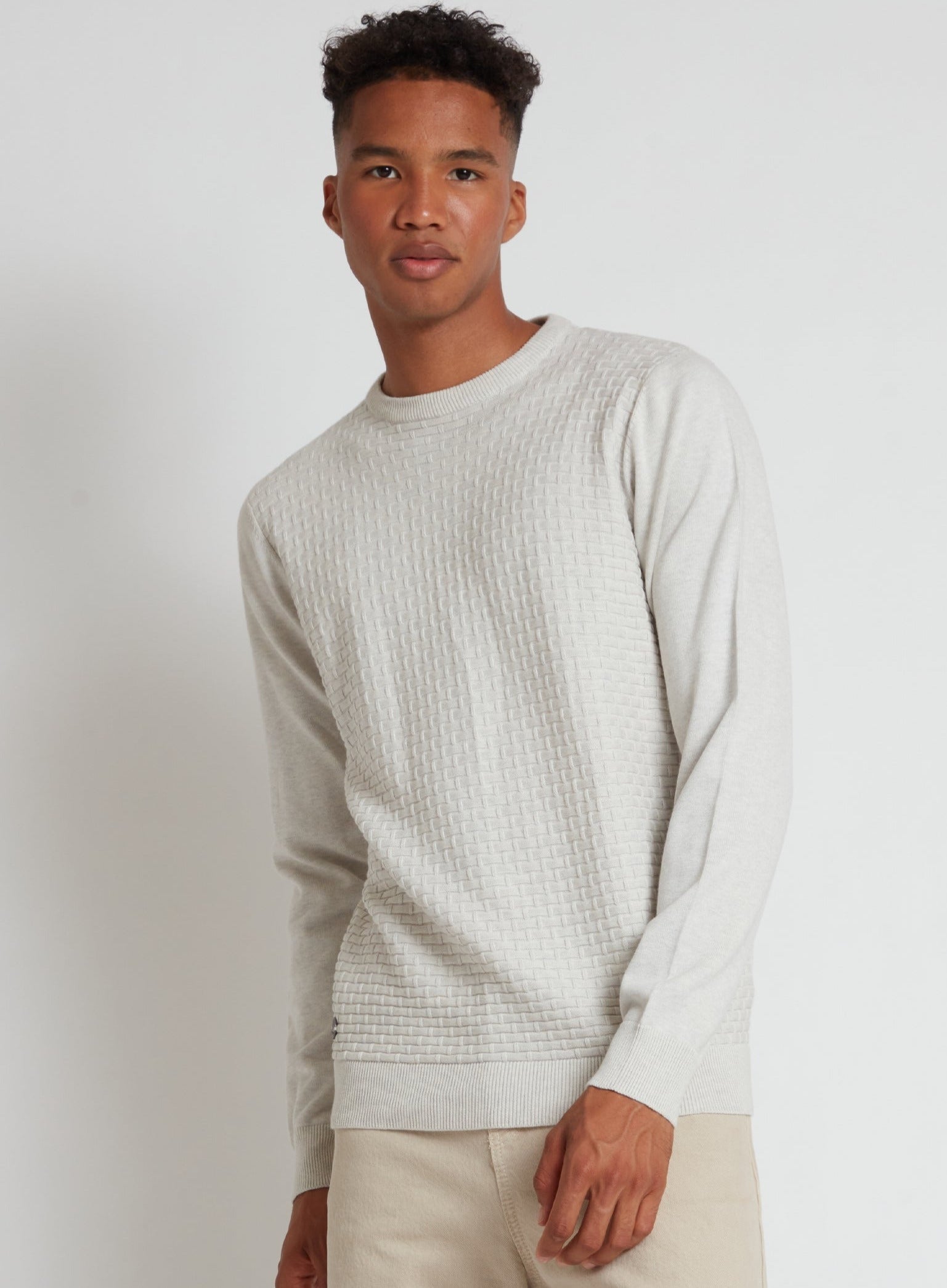 SWEN  | Cotton crewneck fine gauge sweater || SWEN |  Chandail fin en coton à col ras du cou