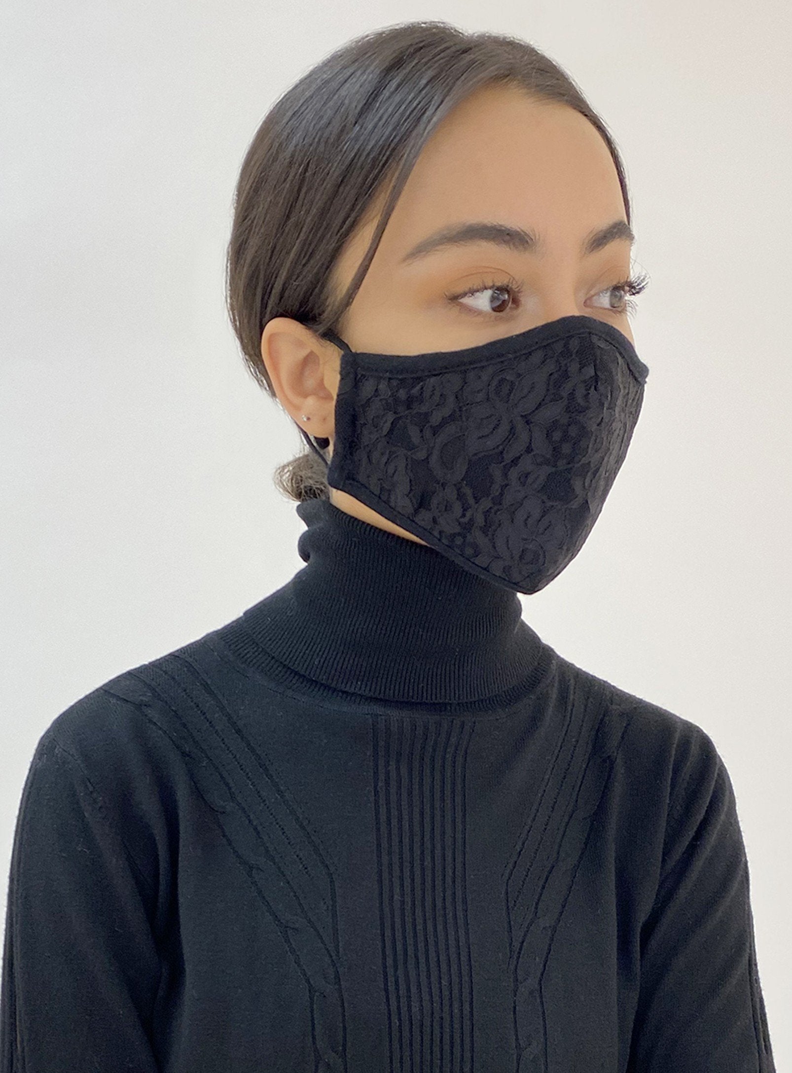 REUSABLE 3 LAYER MASK | A PACK OF 3 MASKS-BLACK||MASQUE RÉUTILISABLE 3 COUCHES | UN PACK DE 3 MASQUES-NOIR