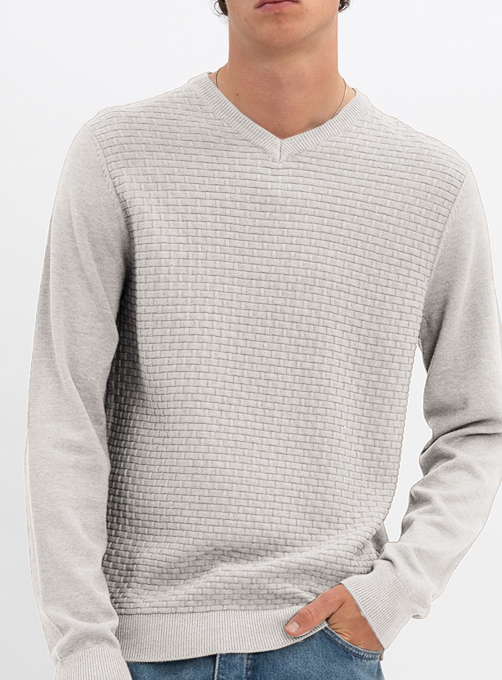 STEN  | Cotton v neck fine gauge sweater || STEN |  Chandail fin en coton à col v