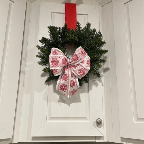Deluxe Windsor Pine Artificial Christmas Wreath - 8" - Unlit