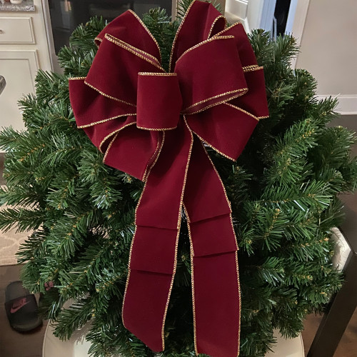 Deluxe Windsor Full Pine Artificial Christmas Wreath - 24" - Unlit