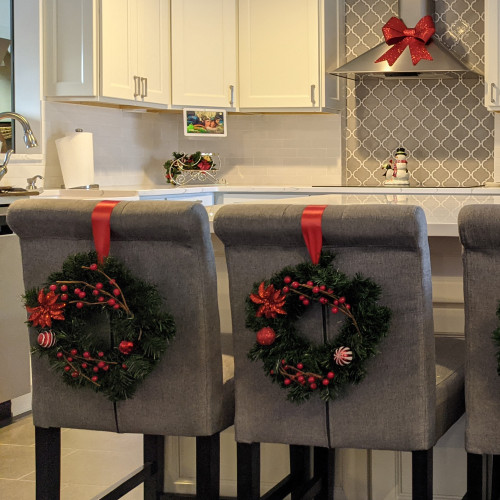 Deluxe Windsor Pine Artificial Christmas Wreath - 12" - Unlit