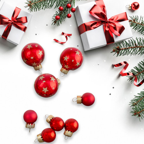 16-Piece Set of Assorted Red Glass Christmas Ball Ornaments with Tree Topper