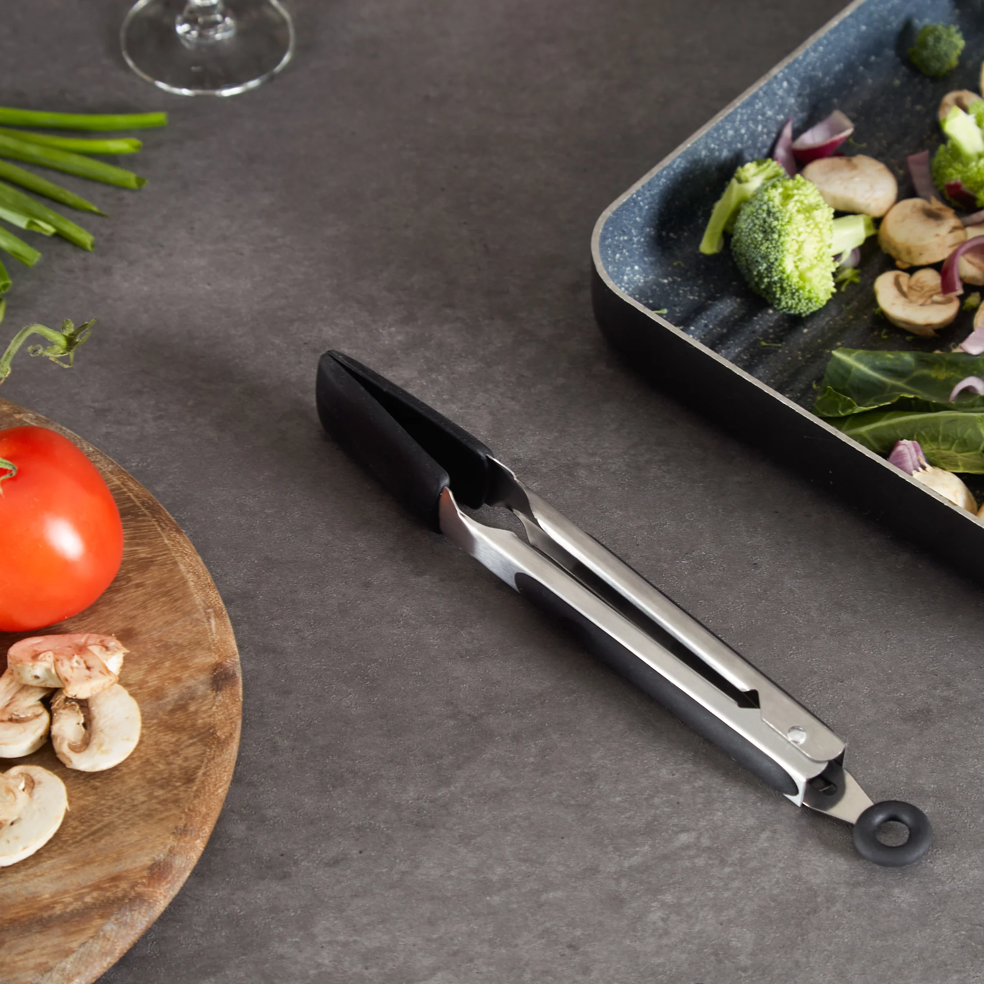 Endurance® Square Silicone Tip Tongs - 9In - Black