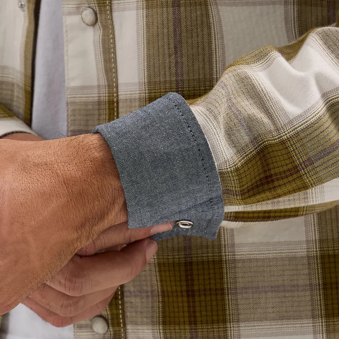 Wrangler Men's Retro Premium Plaid Long Sleeve Snap Shirt