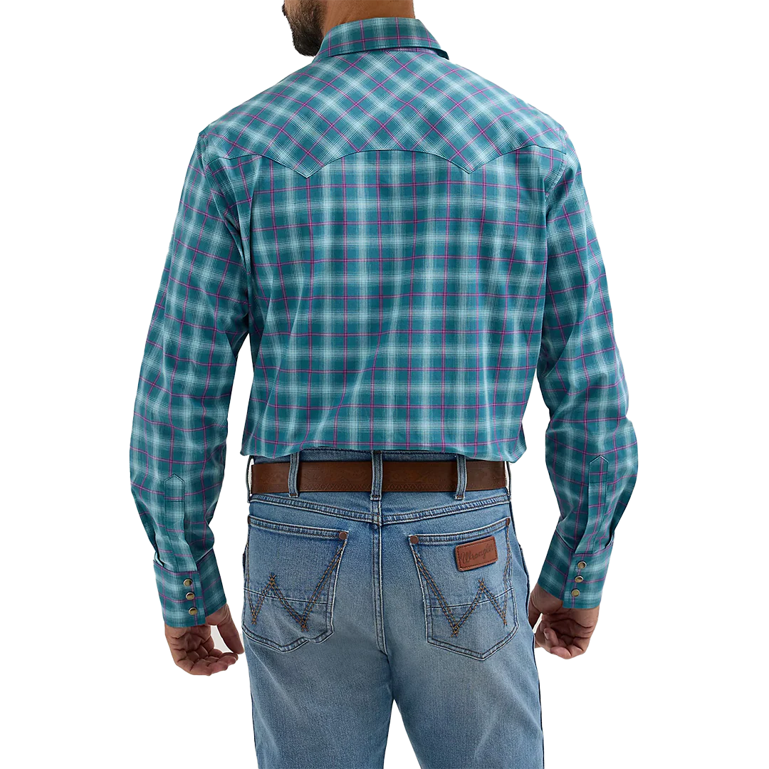 Wrangler Men's Retro Plaid Long Sleeve Snap Shirt