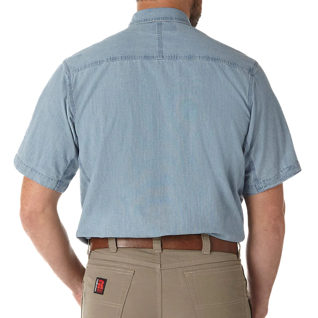 Wrangler RIGGS Workwear Men's Chambray Short Sleeve Button-Down Shirt