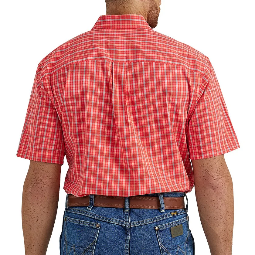 Wrangler Men's George Strait Short Sleeve Button Down Shirt in Red Plaid