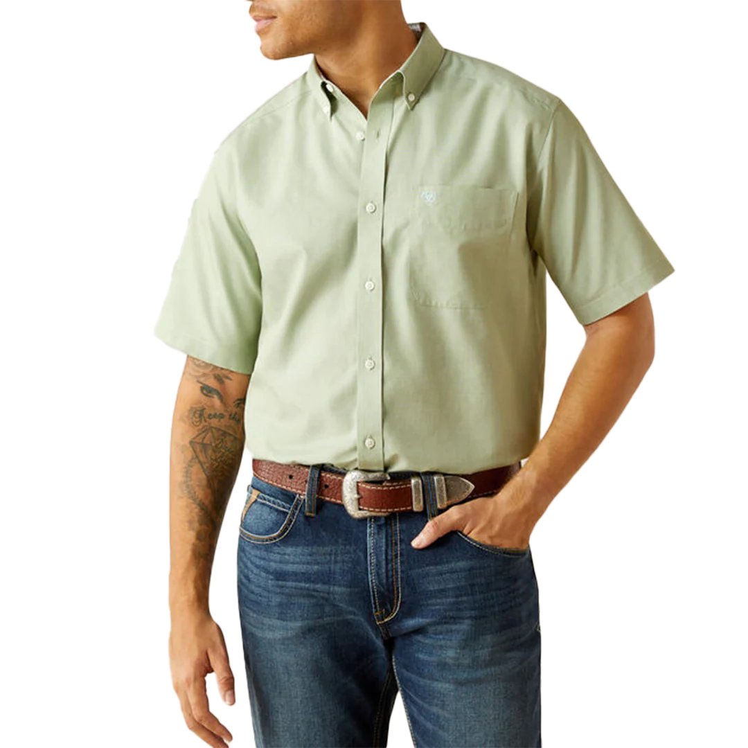 Ariat Men's Wrinkle Free Solid Classic Fit Short Sleeve Button Shirt