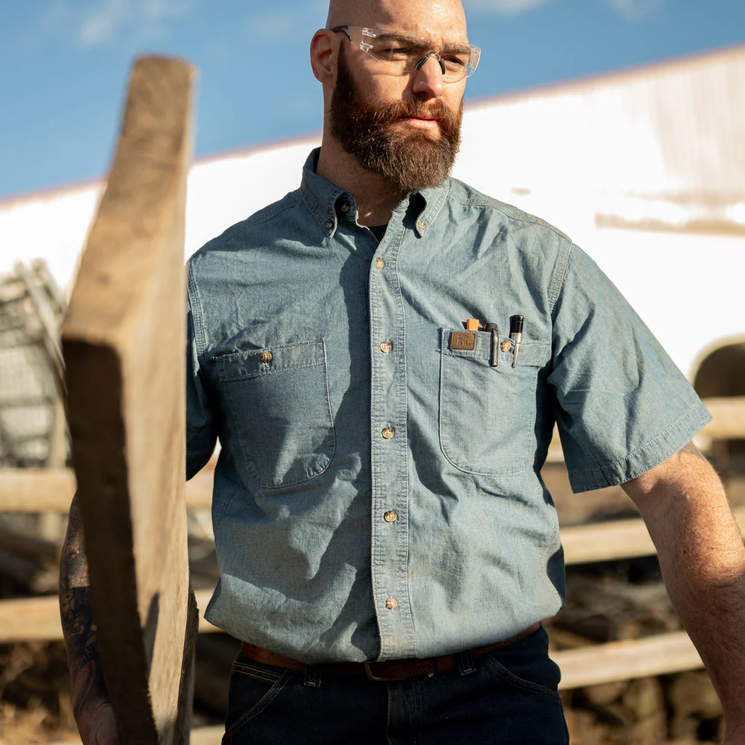 Wrangler RIGGS Workwear Men's Chambray Short Sleeve Button-Down Shirt