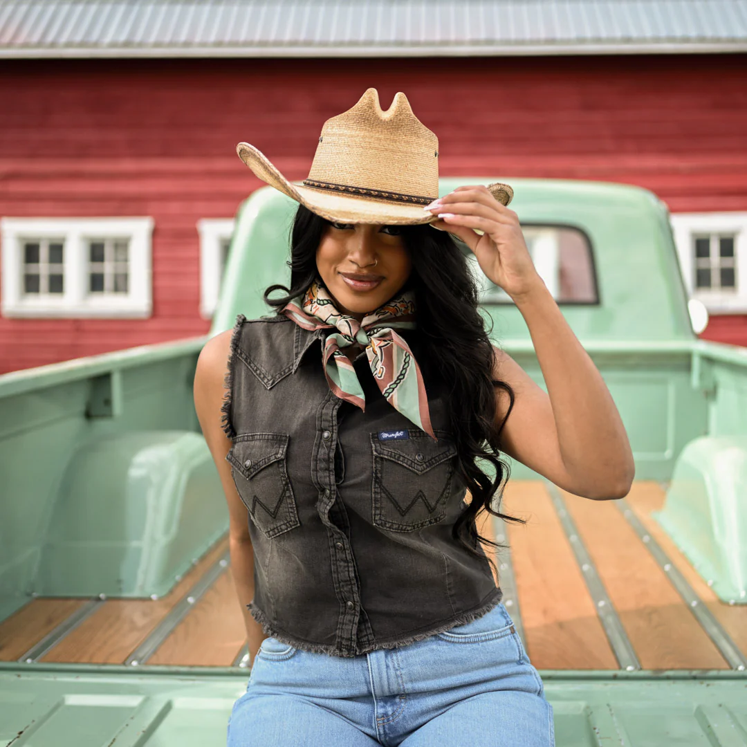 Wrangler Women's Frayed Denim Crop Western Snap Tank