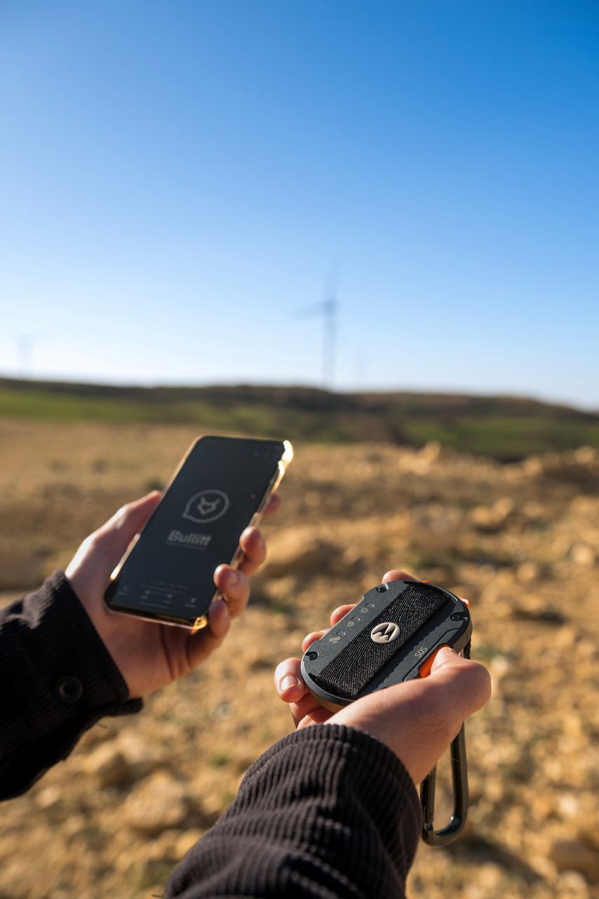 Motorola Defy Satellite Link