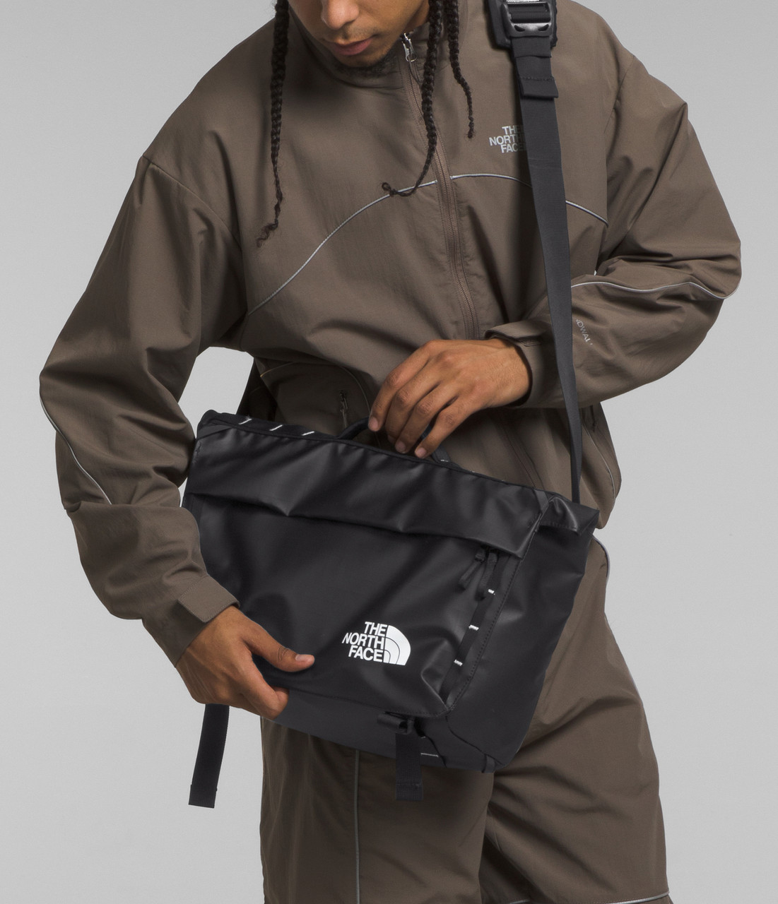 The North Face Base Camp Voyager Messenger Bag - Unisex