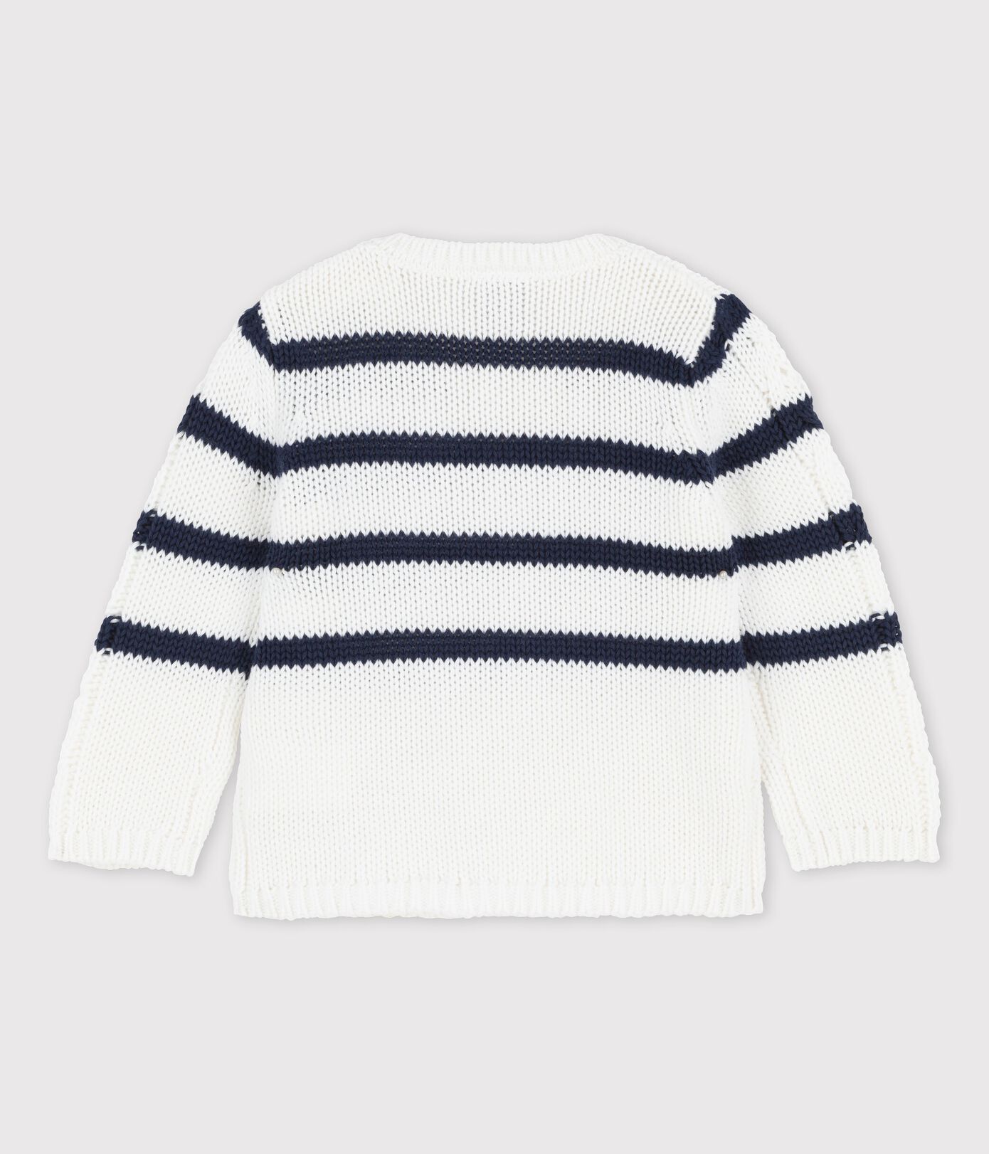 Pull en tricot torsadé bébé