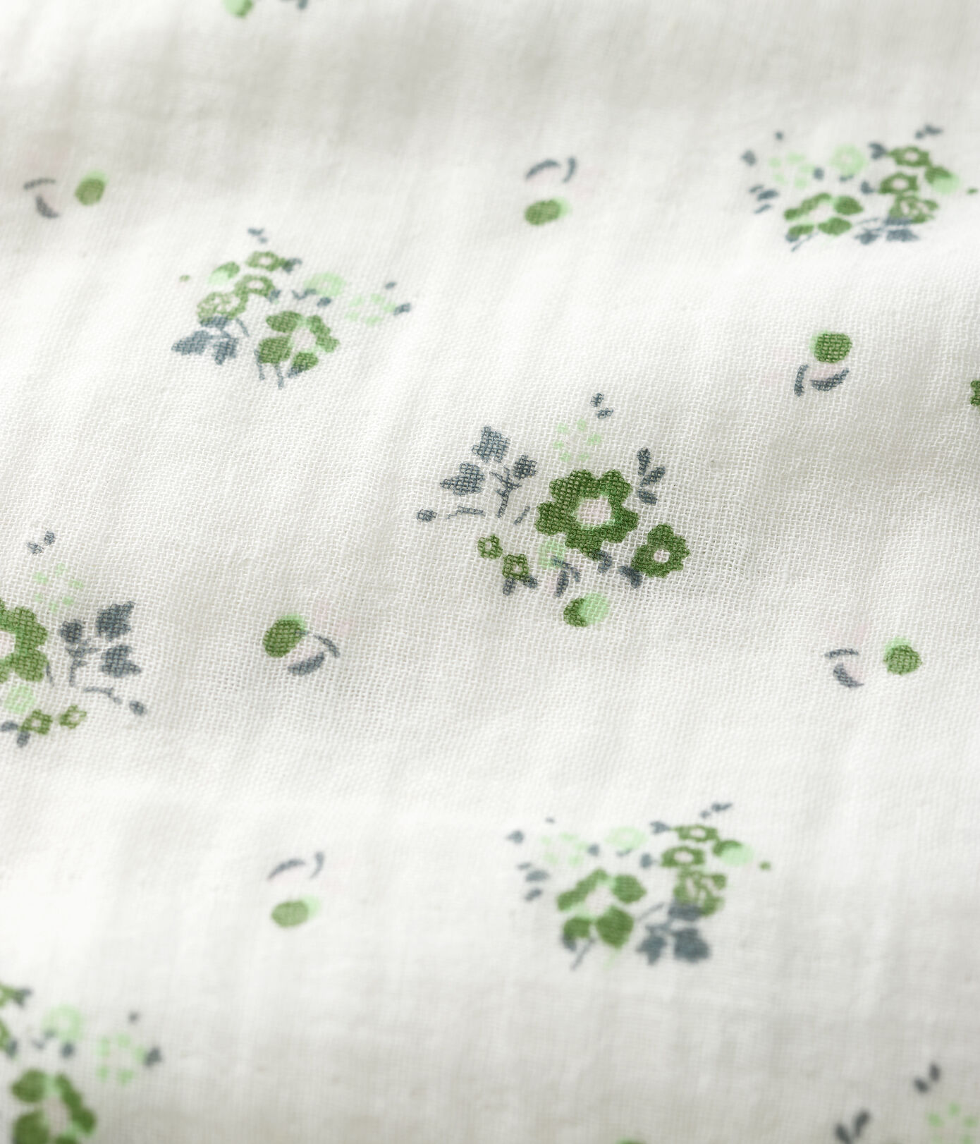 Lange fleurie en gaze de coton bébé