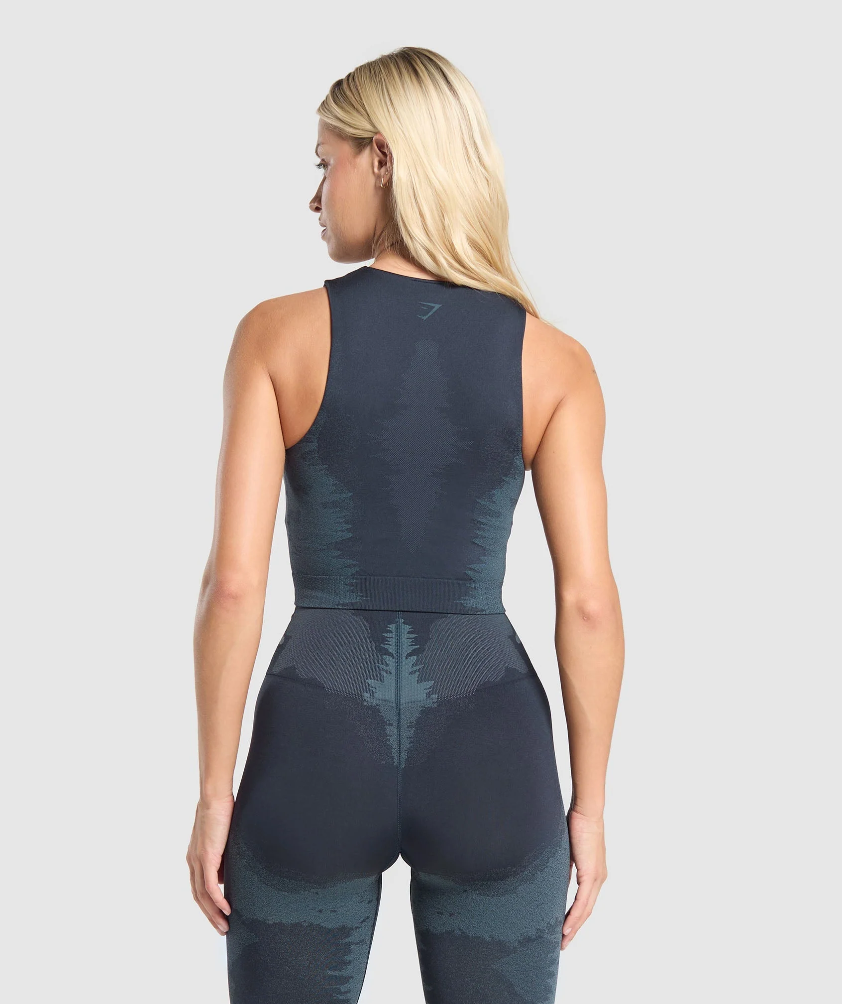 Caged Seamless Tank With Shelf