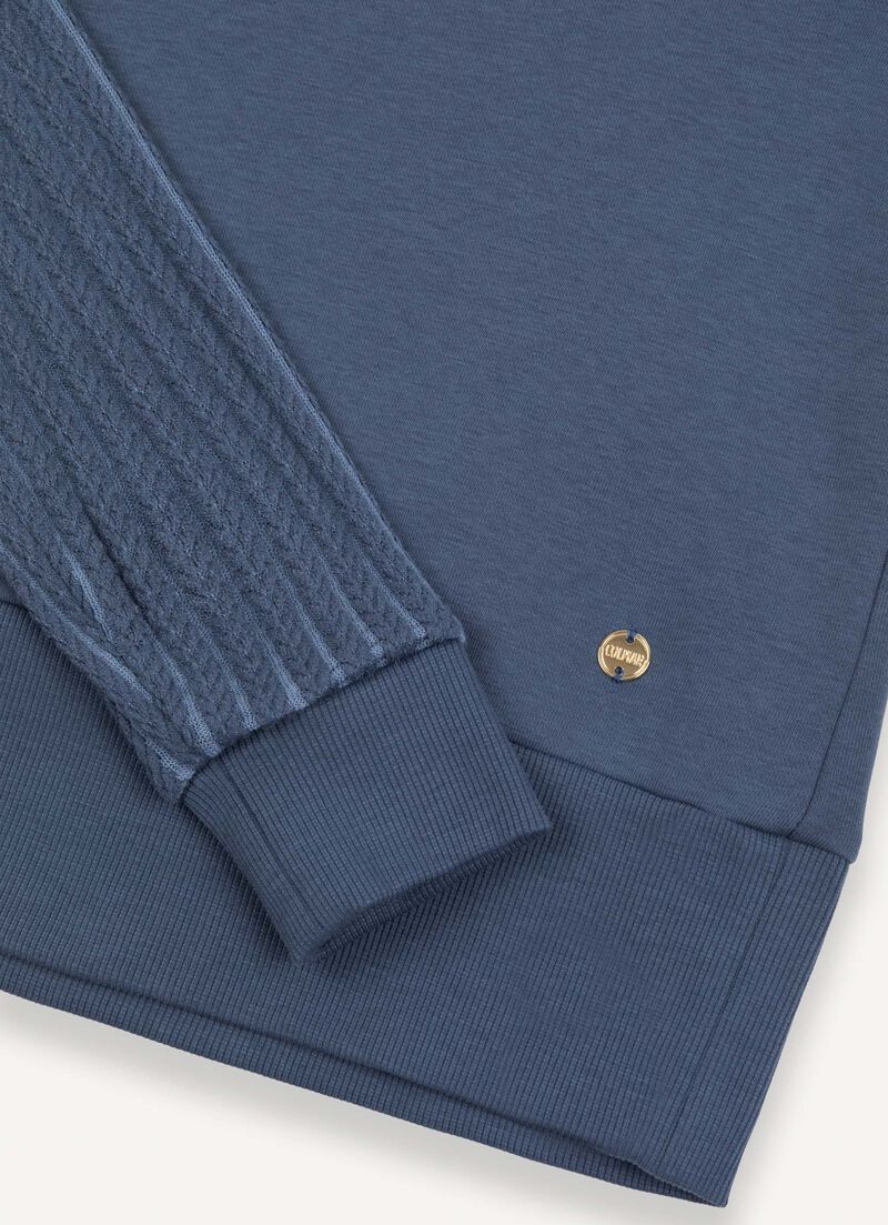 Sweatshirt with cable-knit sleeves