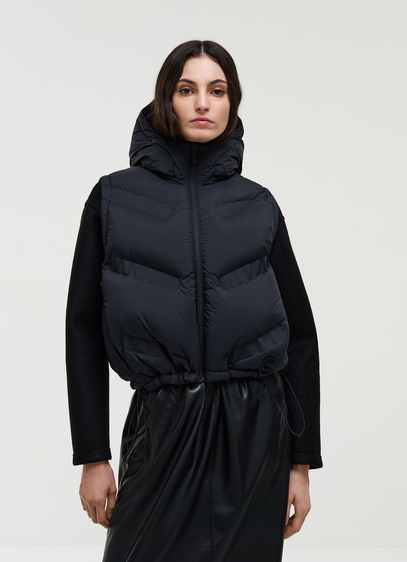 Matte gilet with diagonal design