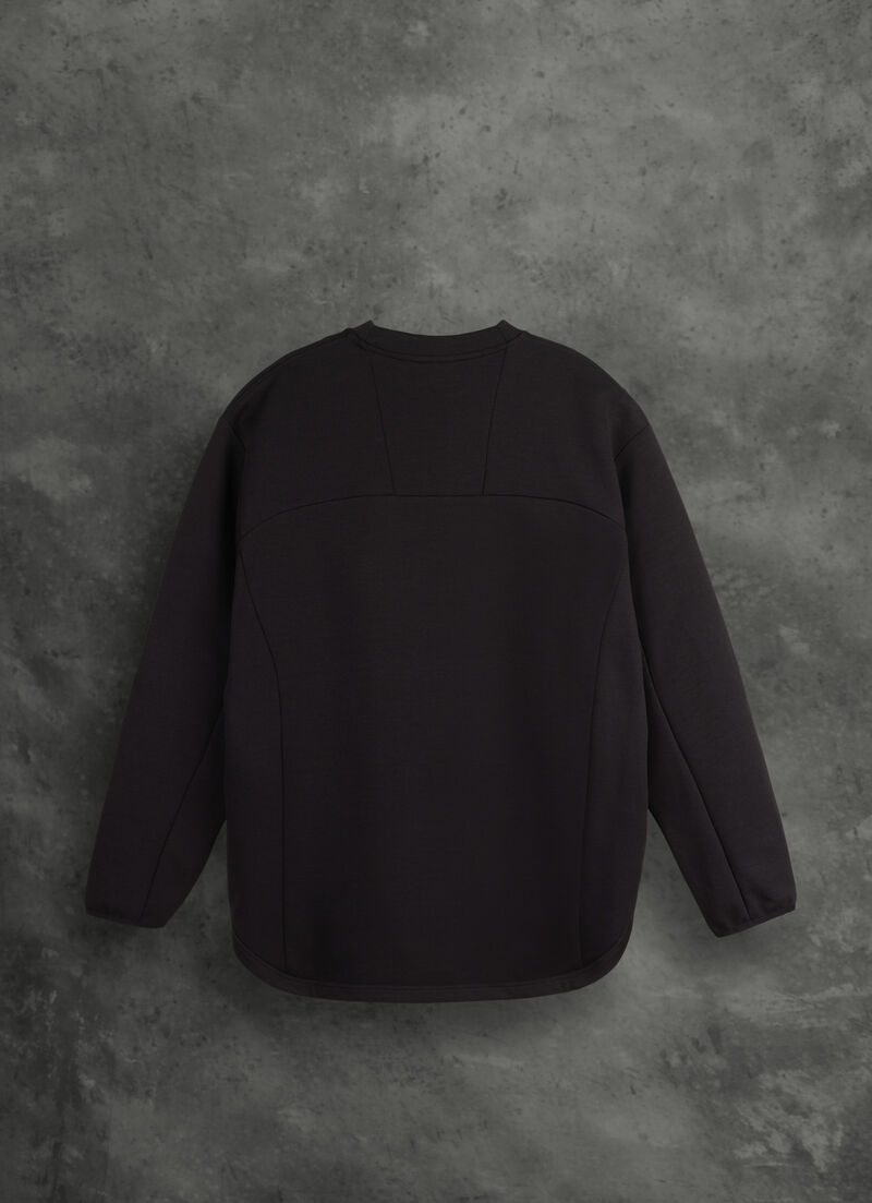 Crewneck sweatshirt with seams on the chest and sleeves