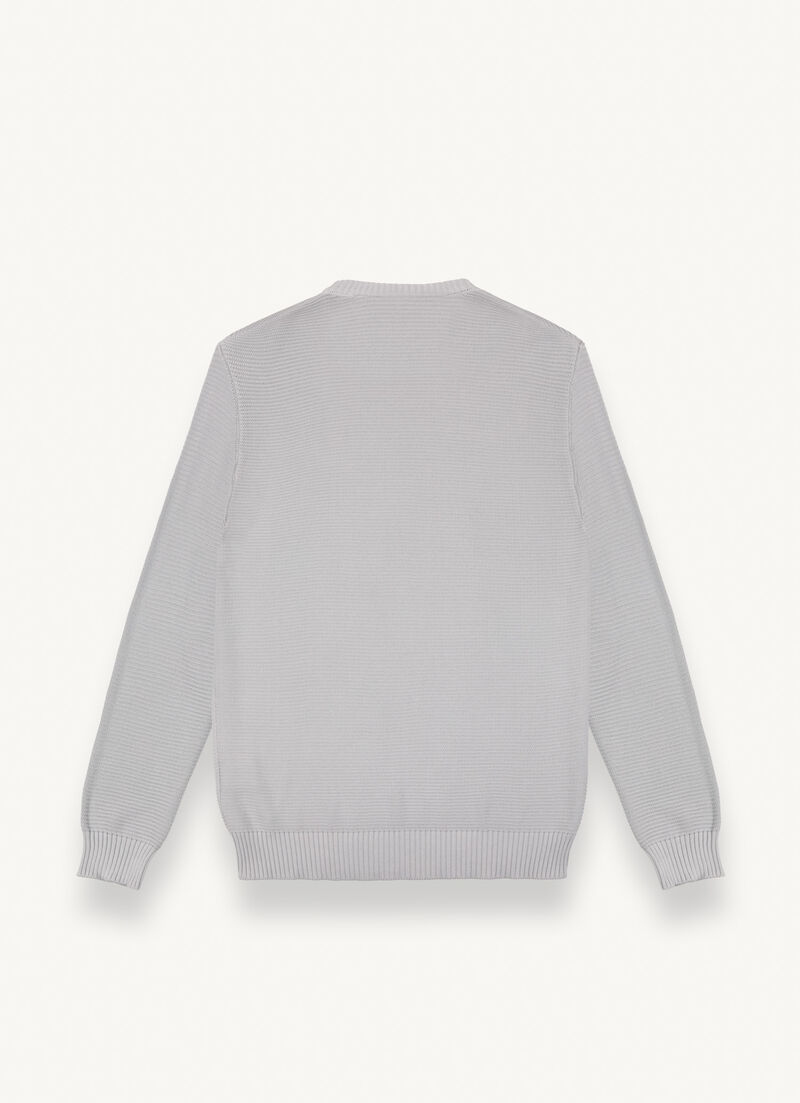 Round-neck pullover with raised knit